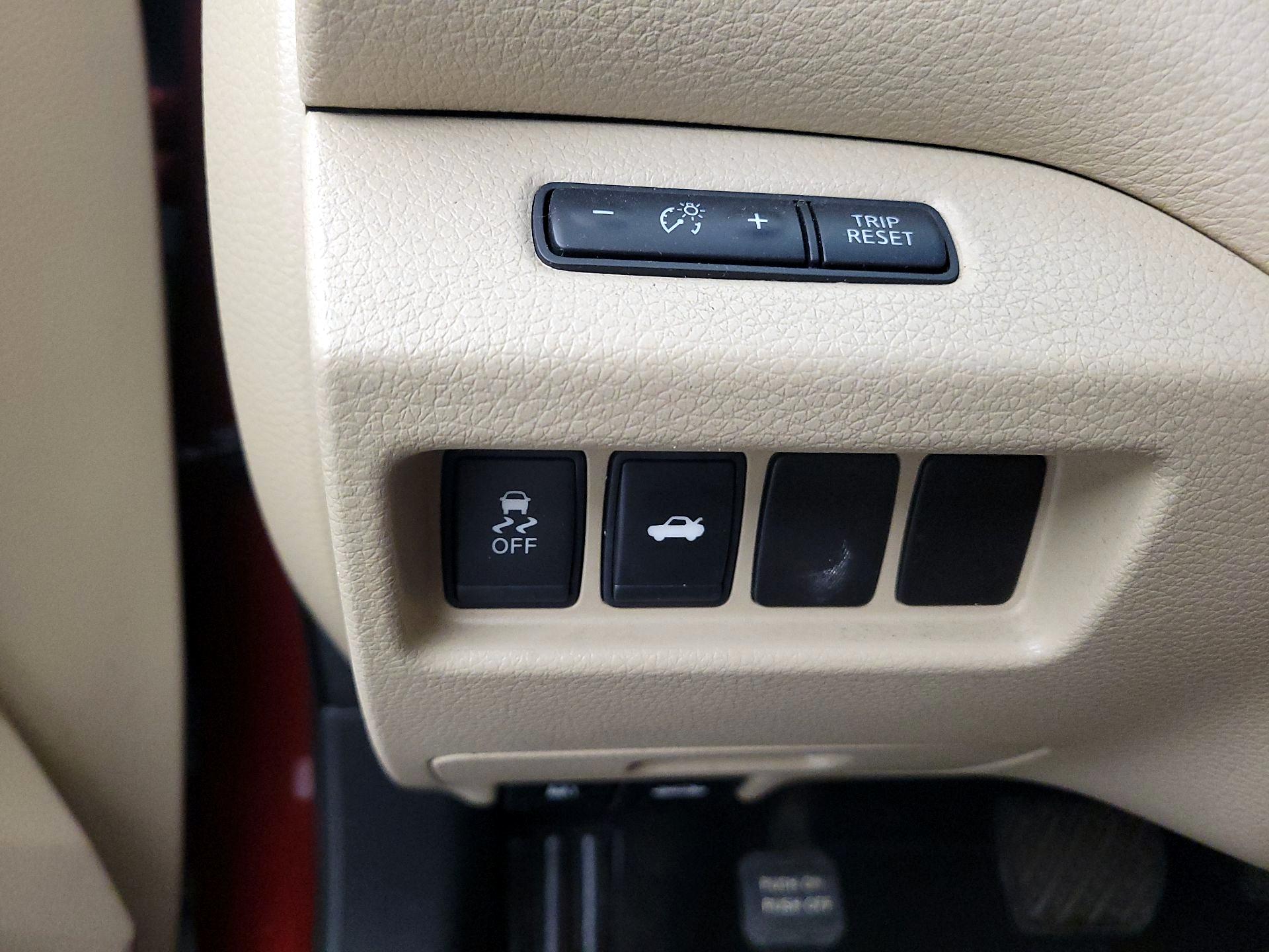 Thumbnail: 2015 Nissan Altima - 13