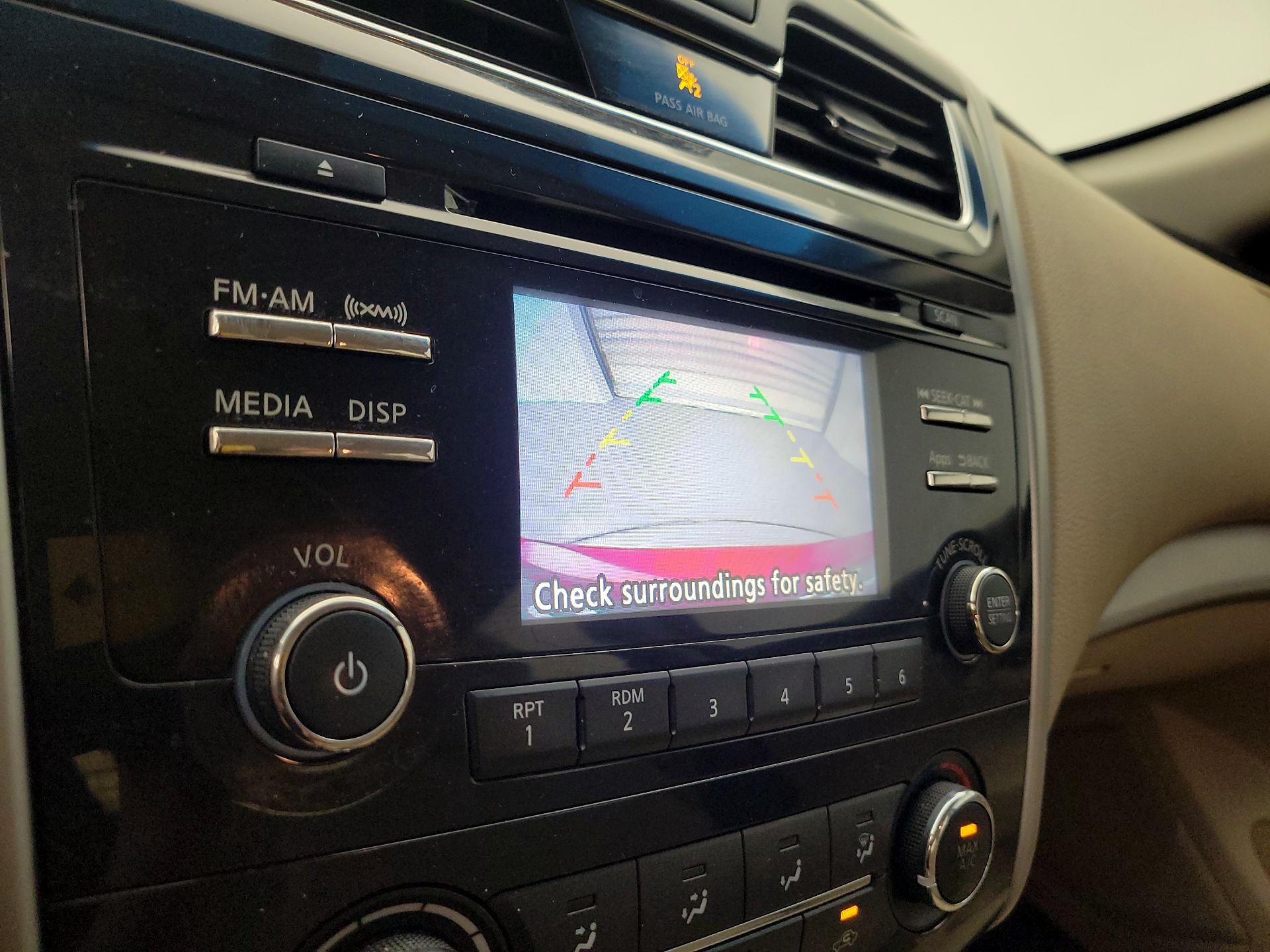 Thumbnail: 2015 Nissan Altima - 14