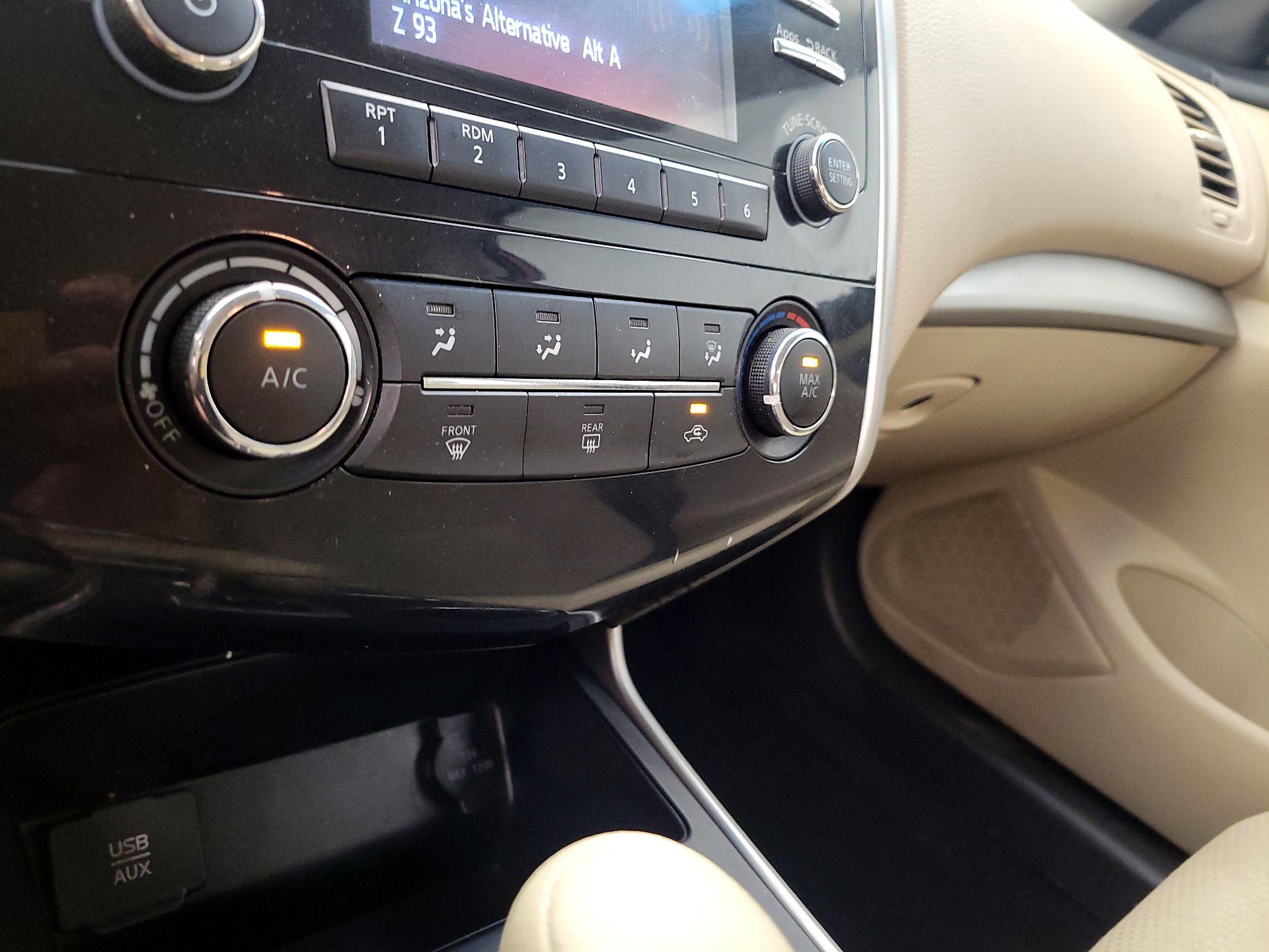 Thumbnail: 2015 Nissan Altima - 16