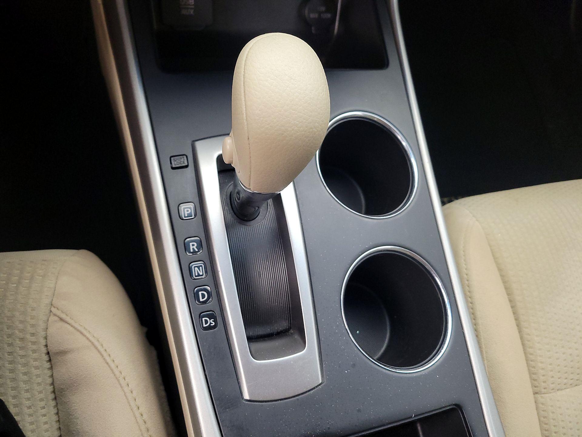 Thumbnail: 2015 Nissan Altima - 17