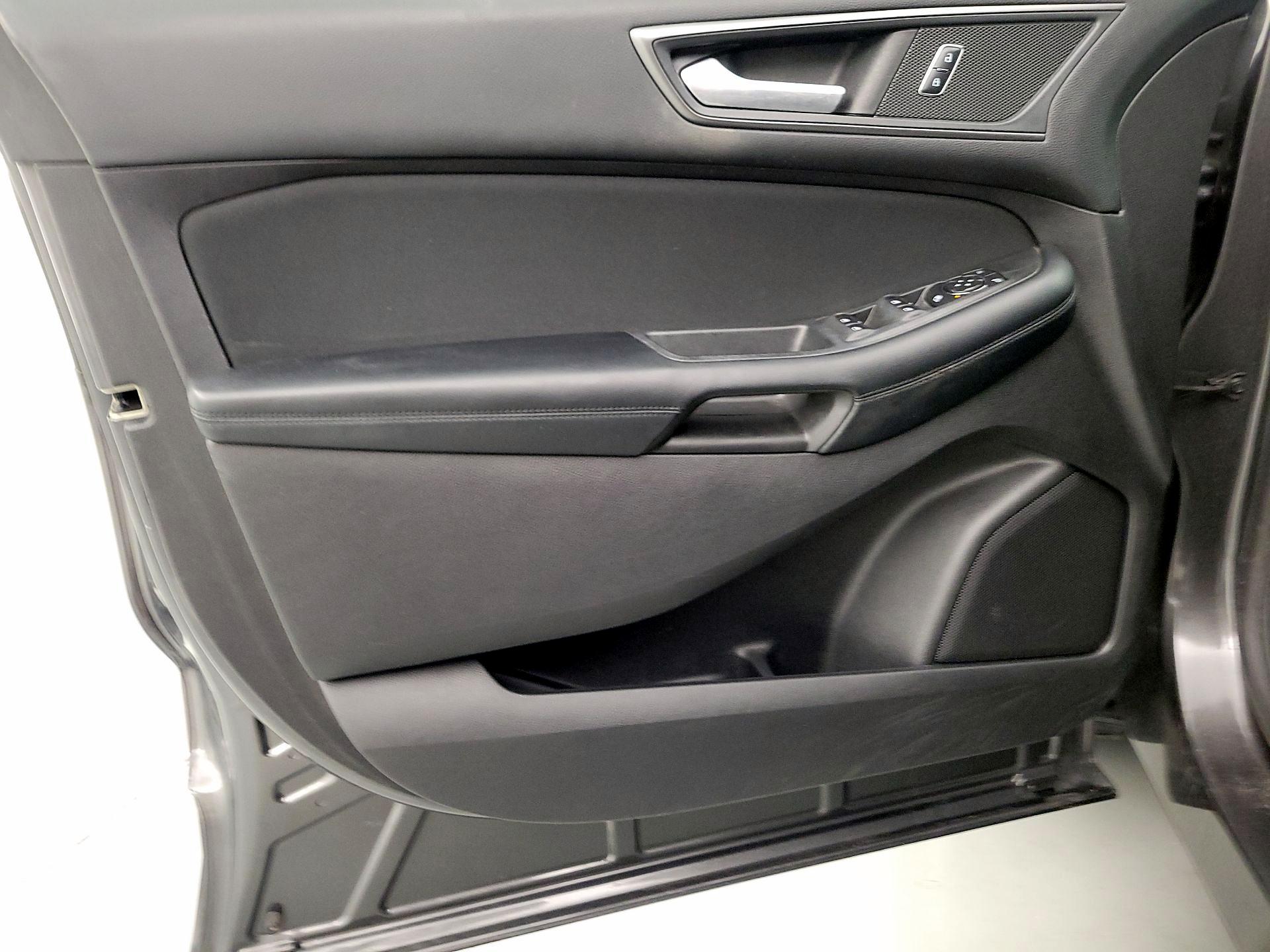 Thumbnail: 2017 Ford Edge - 12