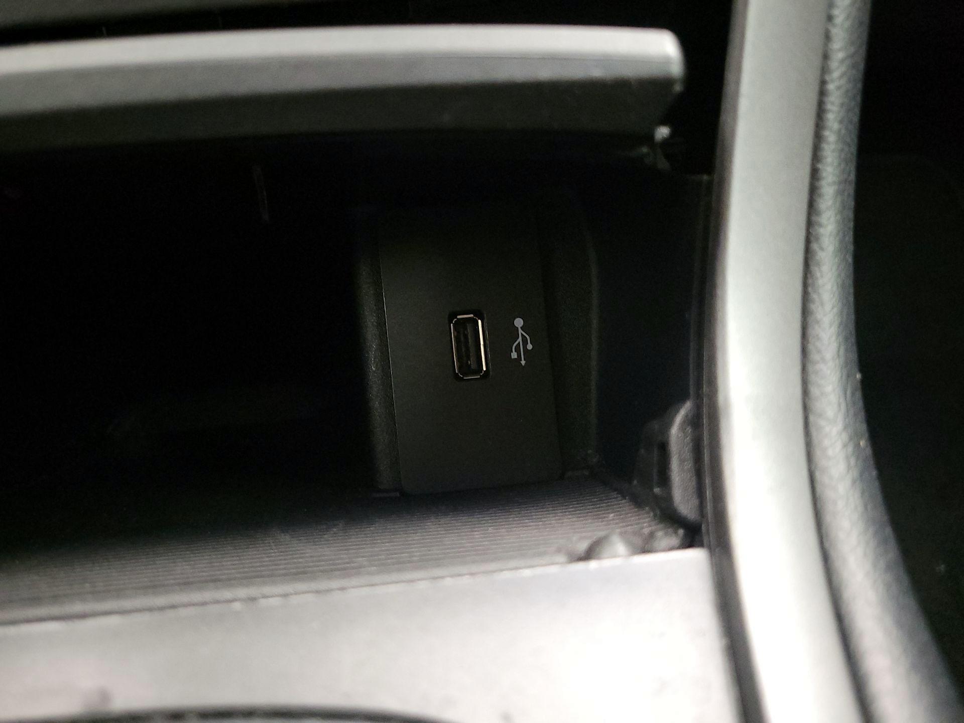 Thumbnail: 2017 Ford Edge - 18