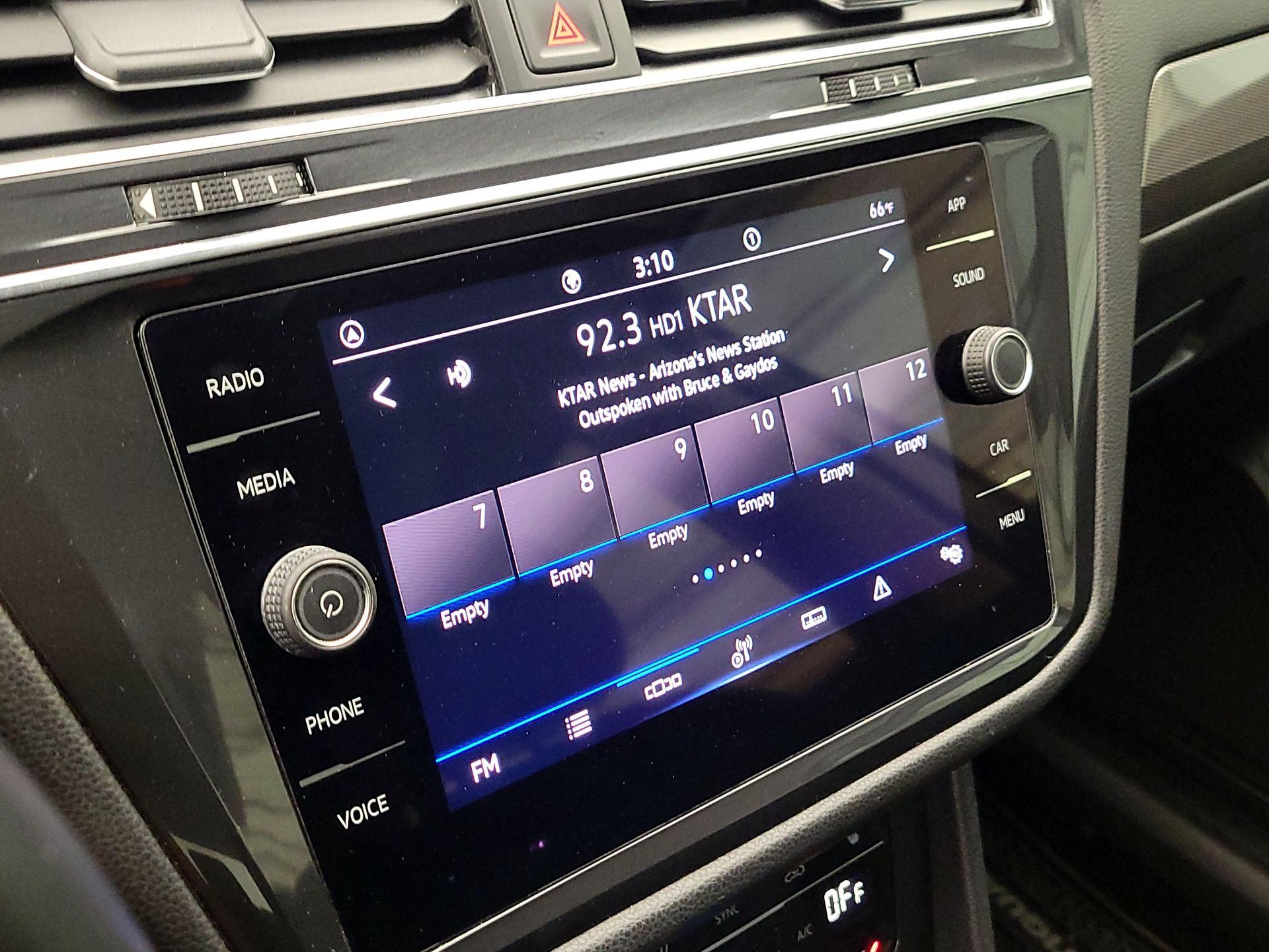 Thumbnail: 2022 Volkswagen Tiguan - 15