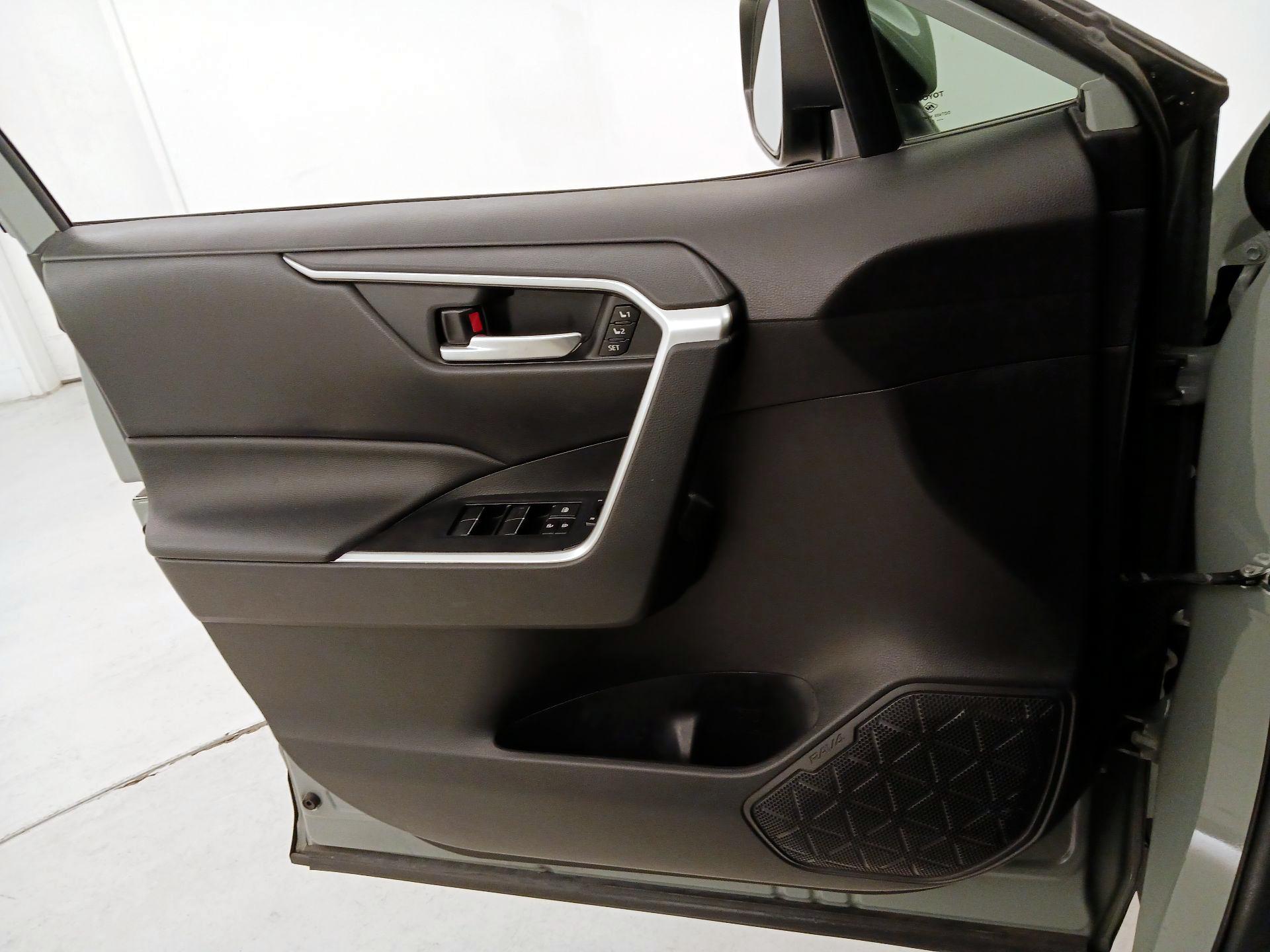 Thumbnail: 2021 Toyota RAV4 - 12