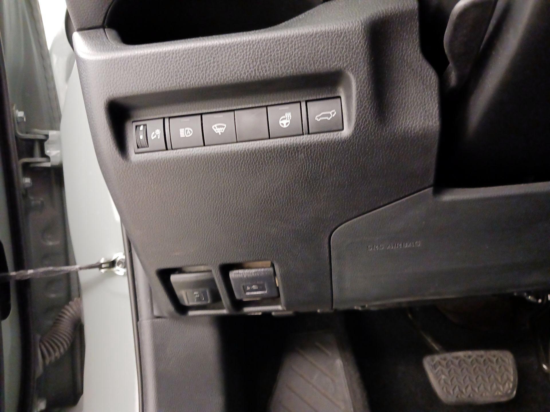 Thumbnail: 2021 Toyota RAV4 - 13