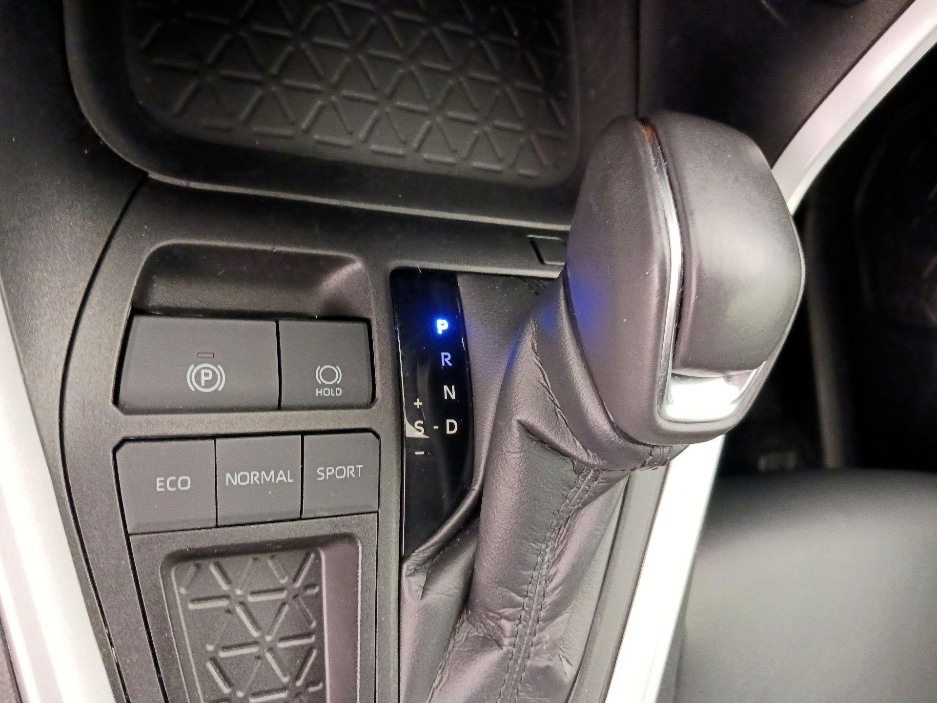 Thumbnail: 2021 Toyota RAV4 - 17