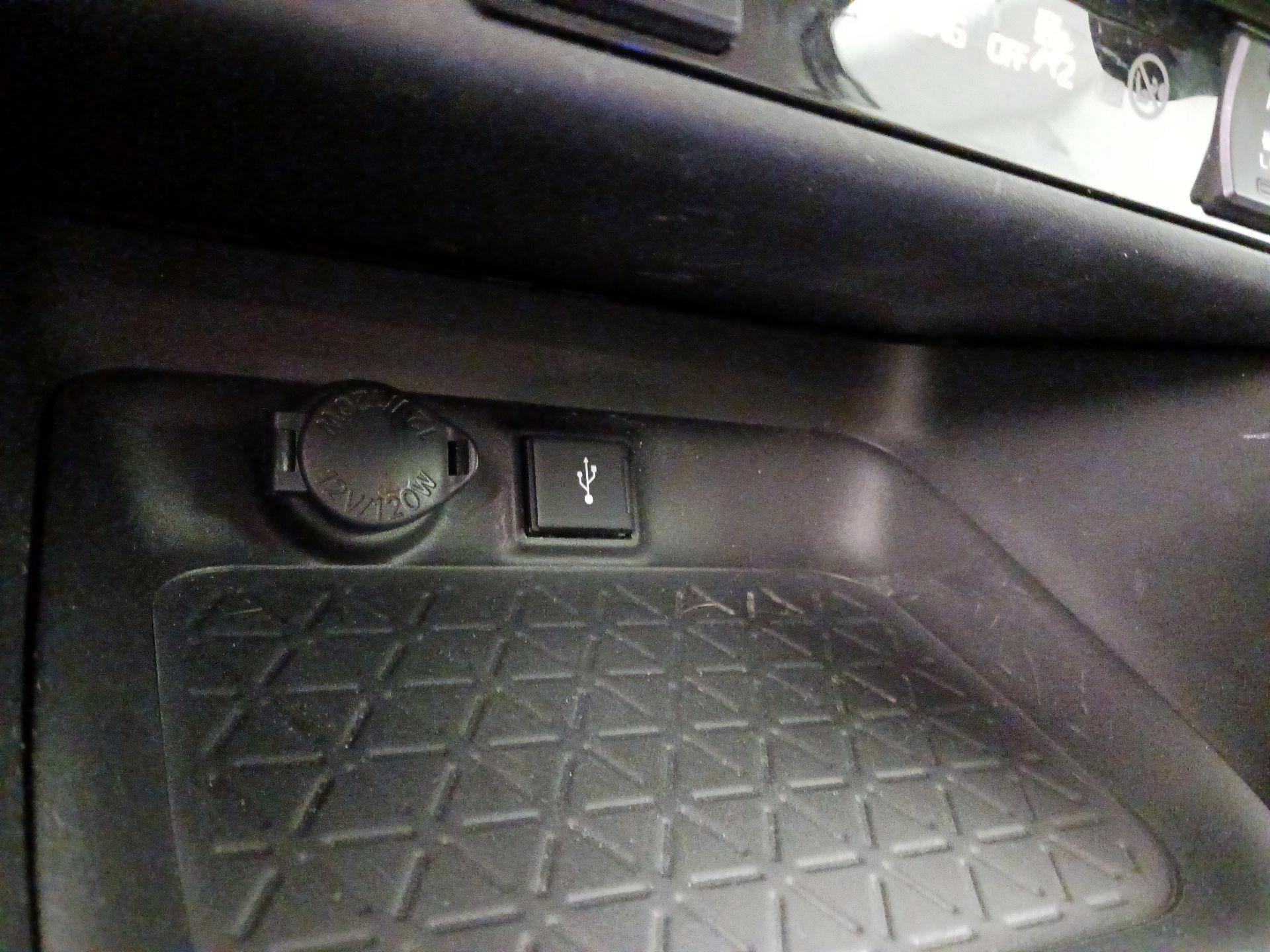 Thumbnail: 2021 Toyota RAV4 - 18