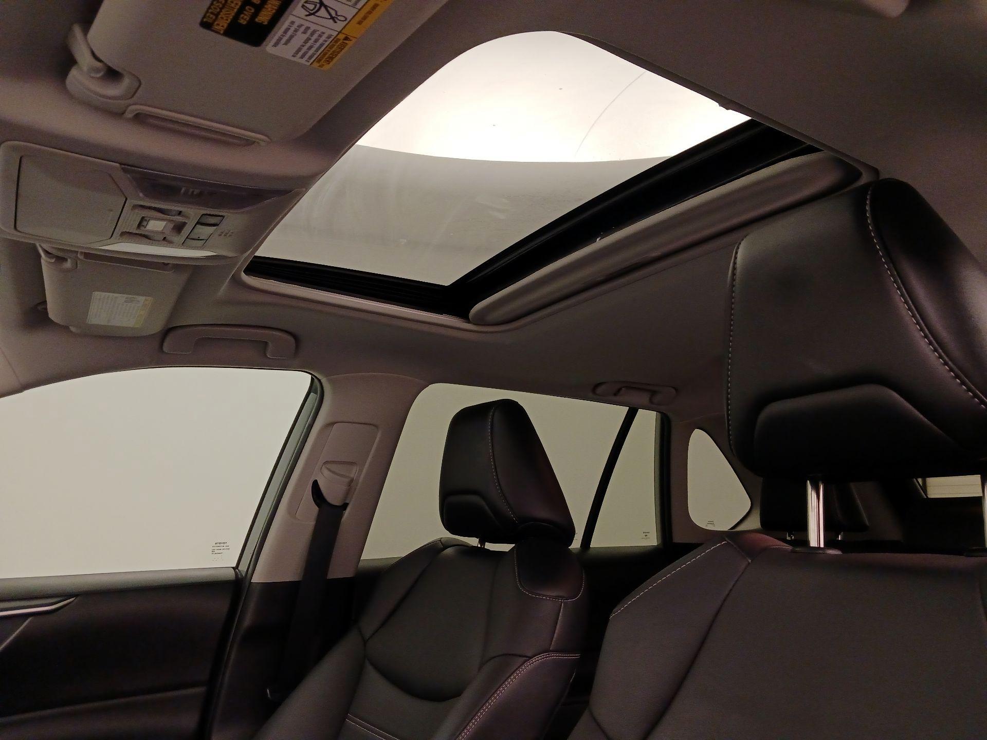 Thumbnail: 2021 Toyota RAV4 - 19