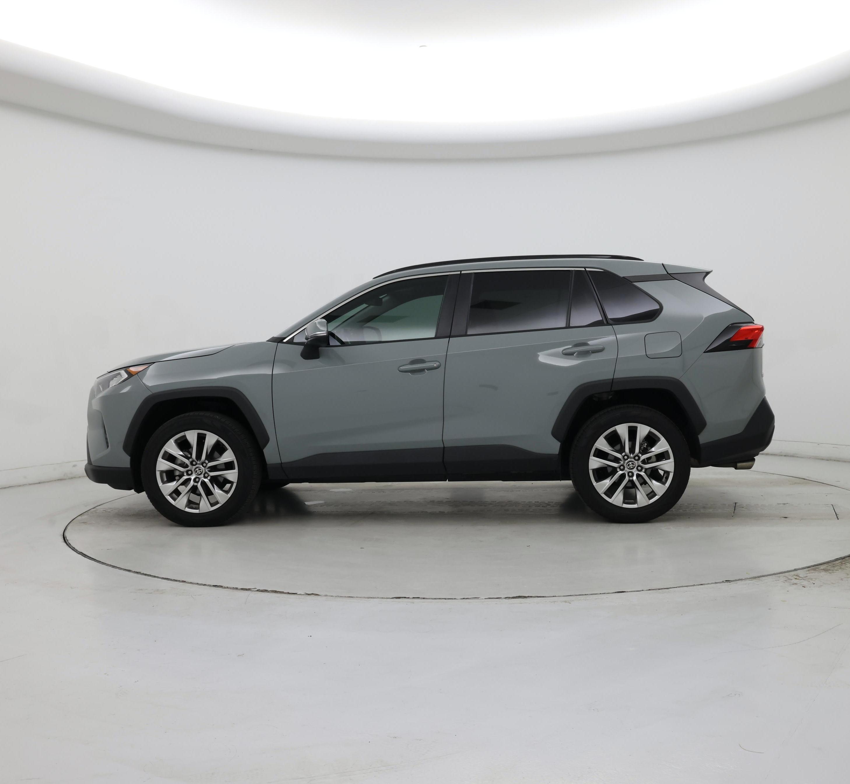 Thumbnail: 2021 Toyota RAV4 - 3