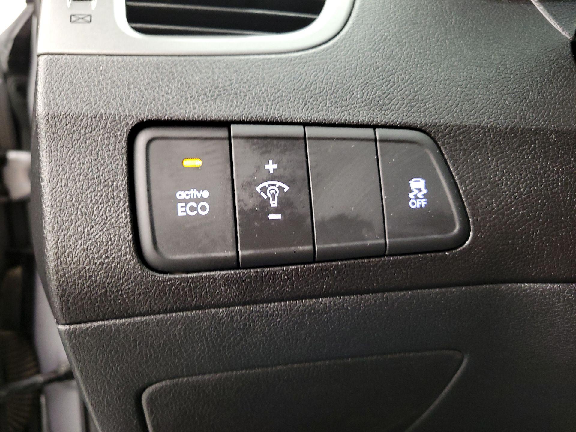 Thumbnail: 2015 Hyundai Elantra - 13