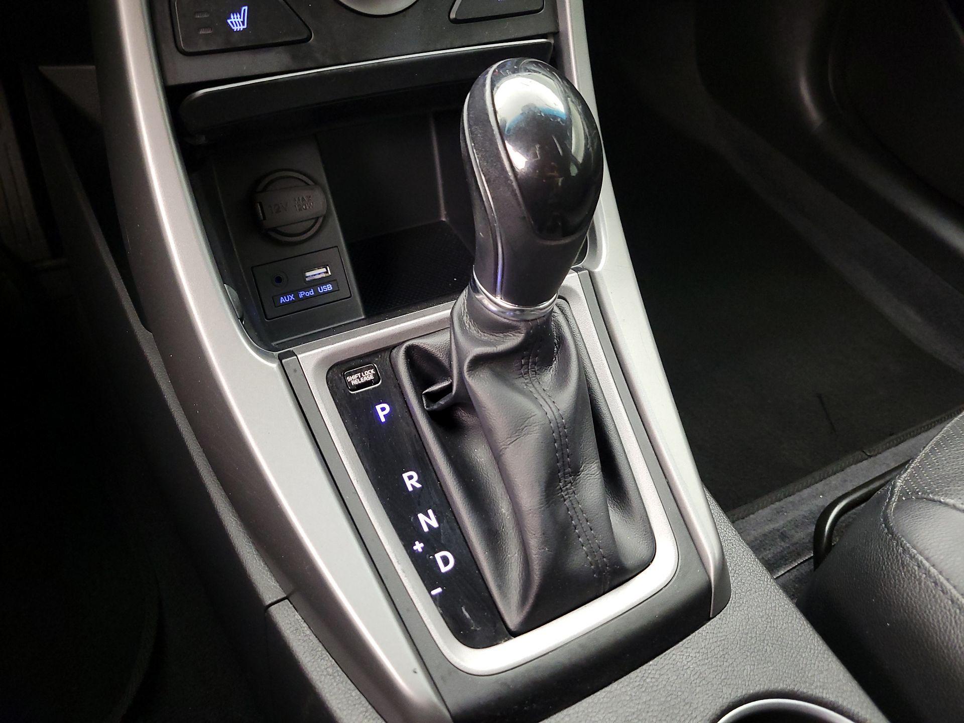 Thumbnail: 2015 Hyundai Elantra - 17