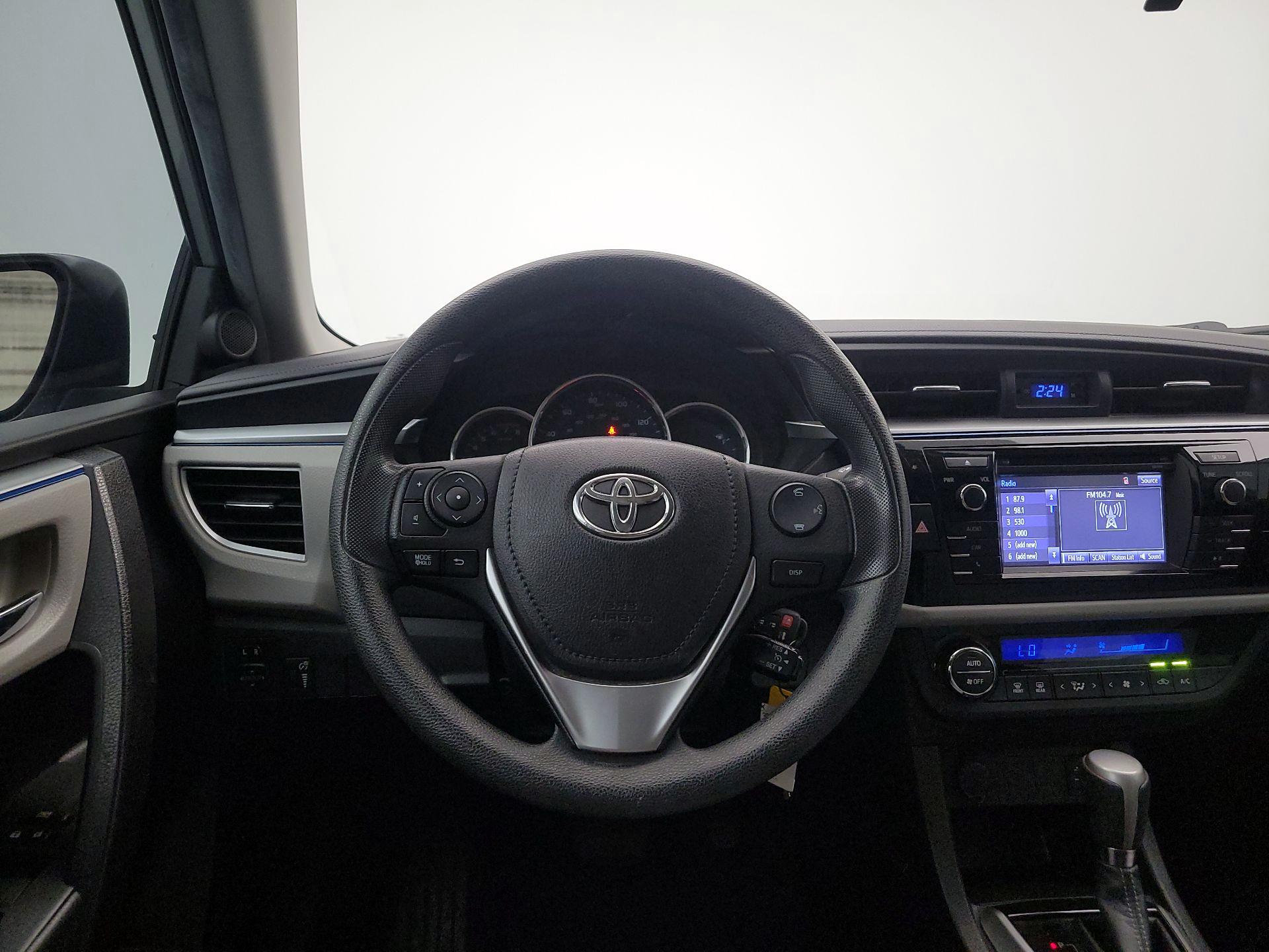 Thumbnail: 2015 Toyota Corolla - 10