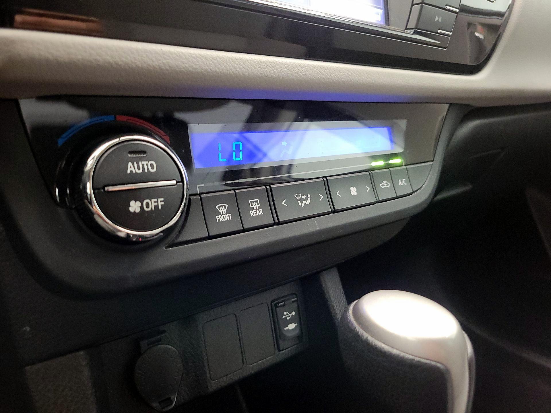 Thumbnail: 2015 Toyota Corolla - 16