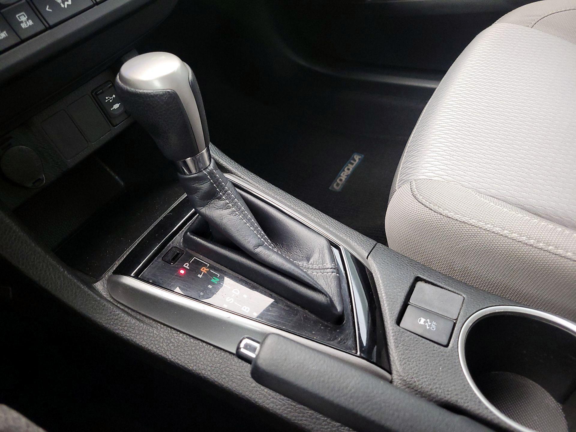 Thumbnail: 2015 Toyota Corolla - 17