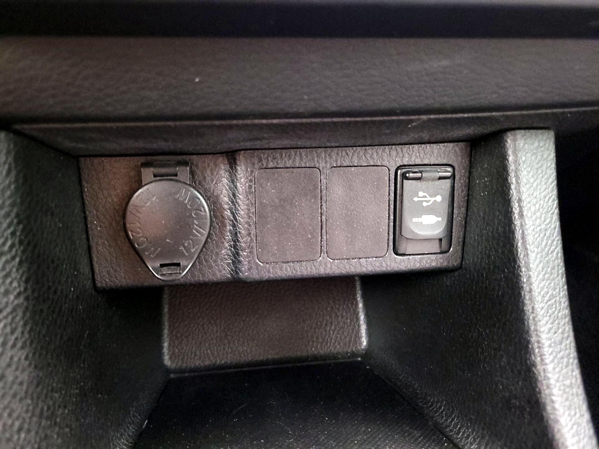 Thumbnail: 2015 Toyota Corolla - 18