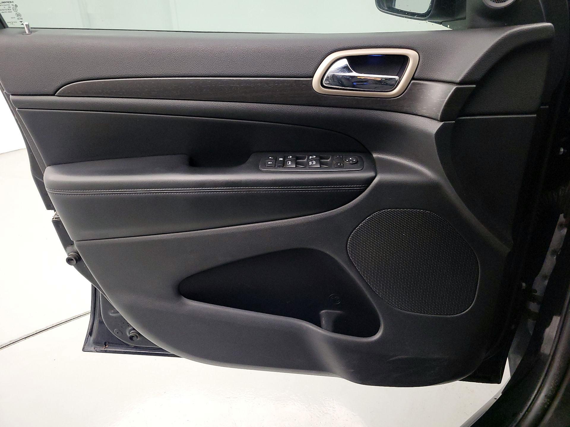 Thumbnail: 2017 Jeep Grand Cherokee - 12