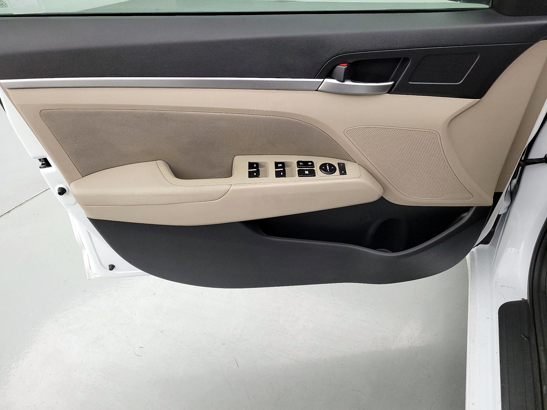 Thumbnail: 2020 Hyundai Elantra - 12