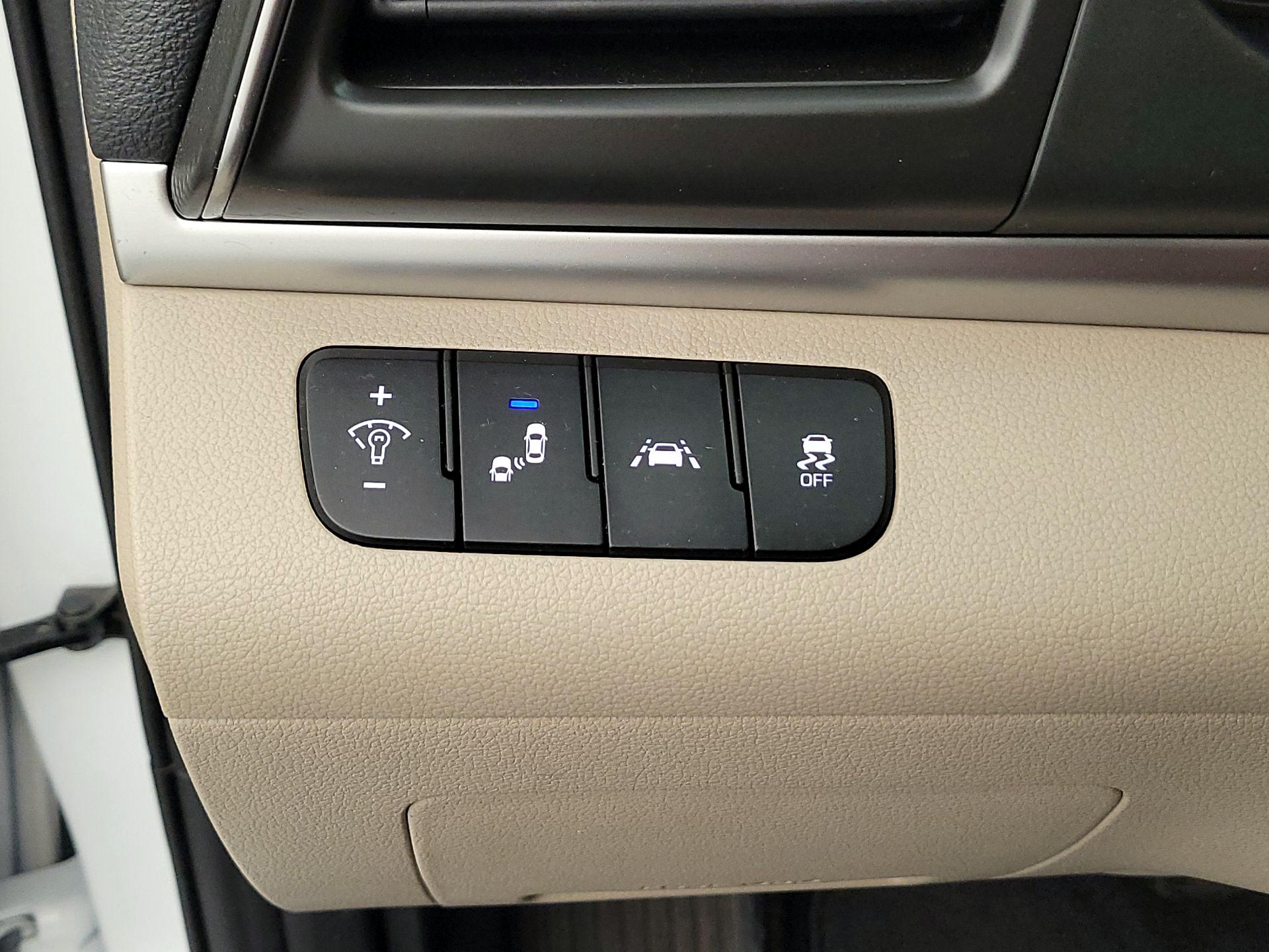 Thumbnail: 2020 Hyundai Elantra - 13