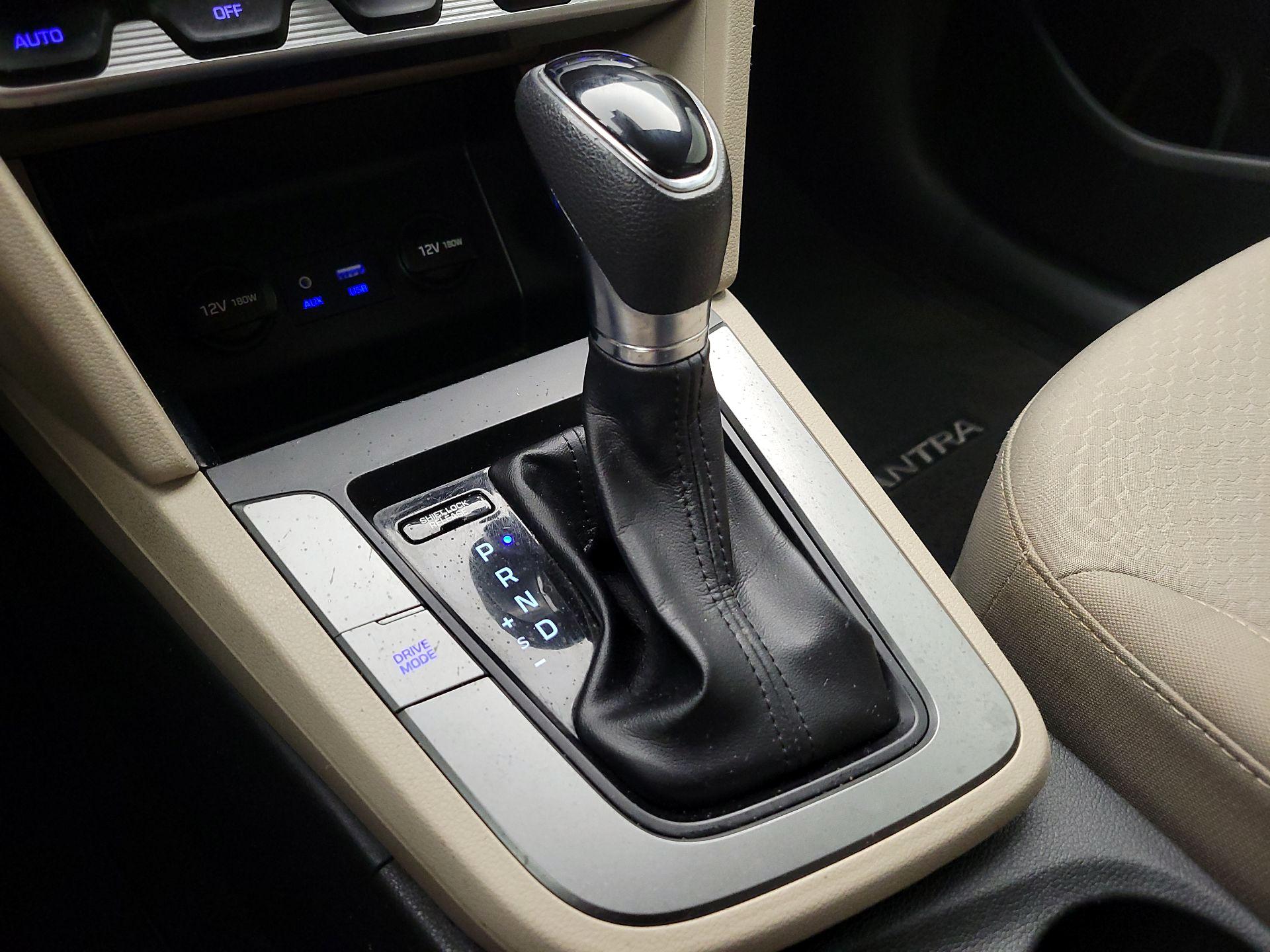 Thumbnail: 2020 Hyundai Elantra - 17