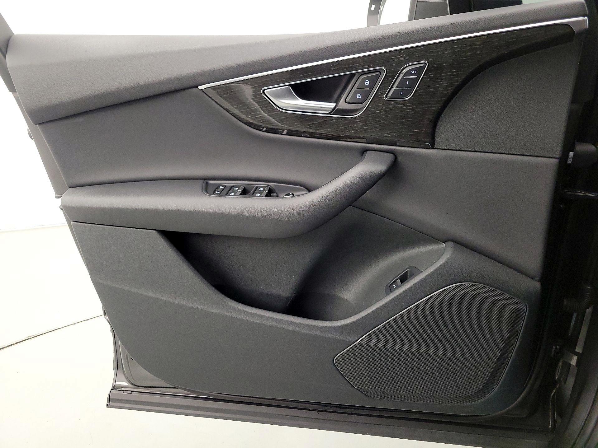 Thumbnail: 2021 Audi Q7 - 12