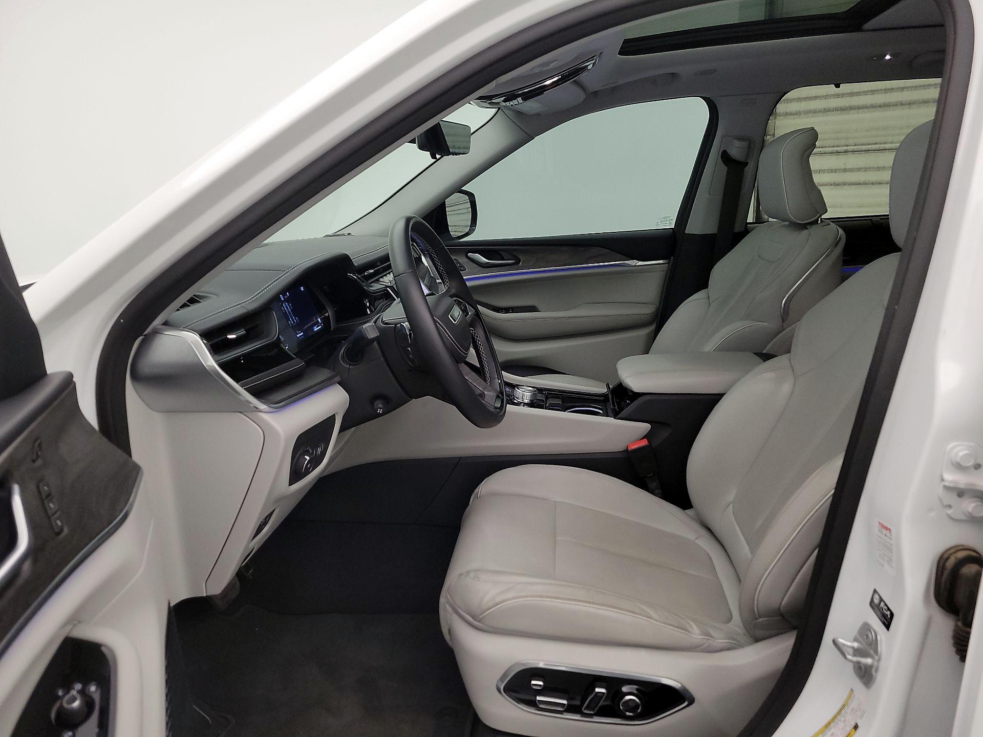 Thumbnail: 2023 Jeep Grand Cherokee - 11