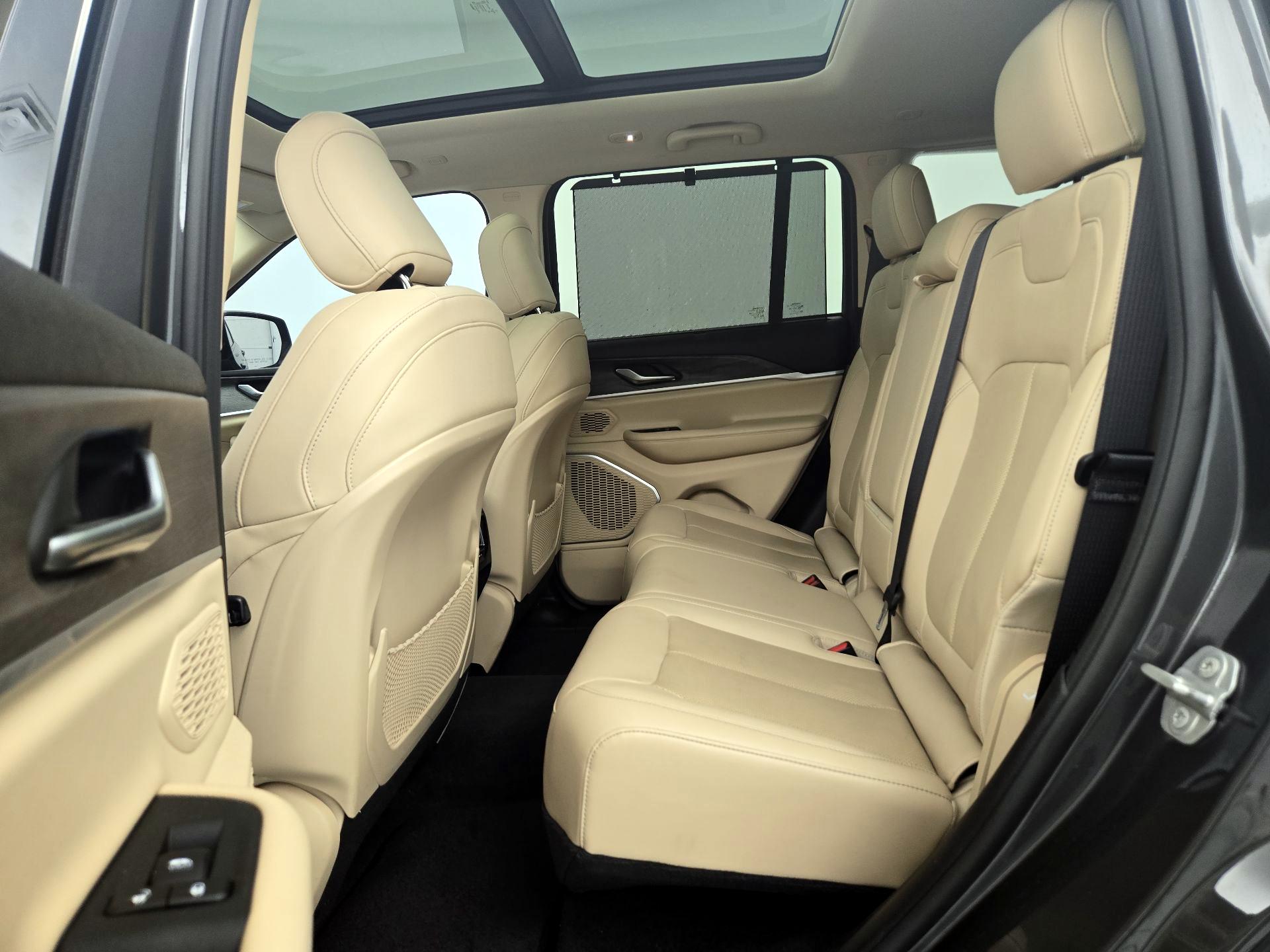 Thumbnail: 2022 Jeep Grand Cherokee - 19