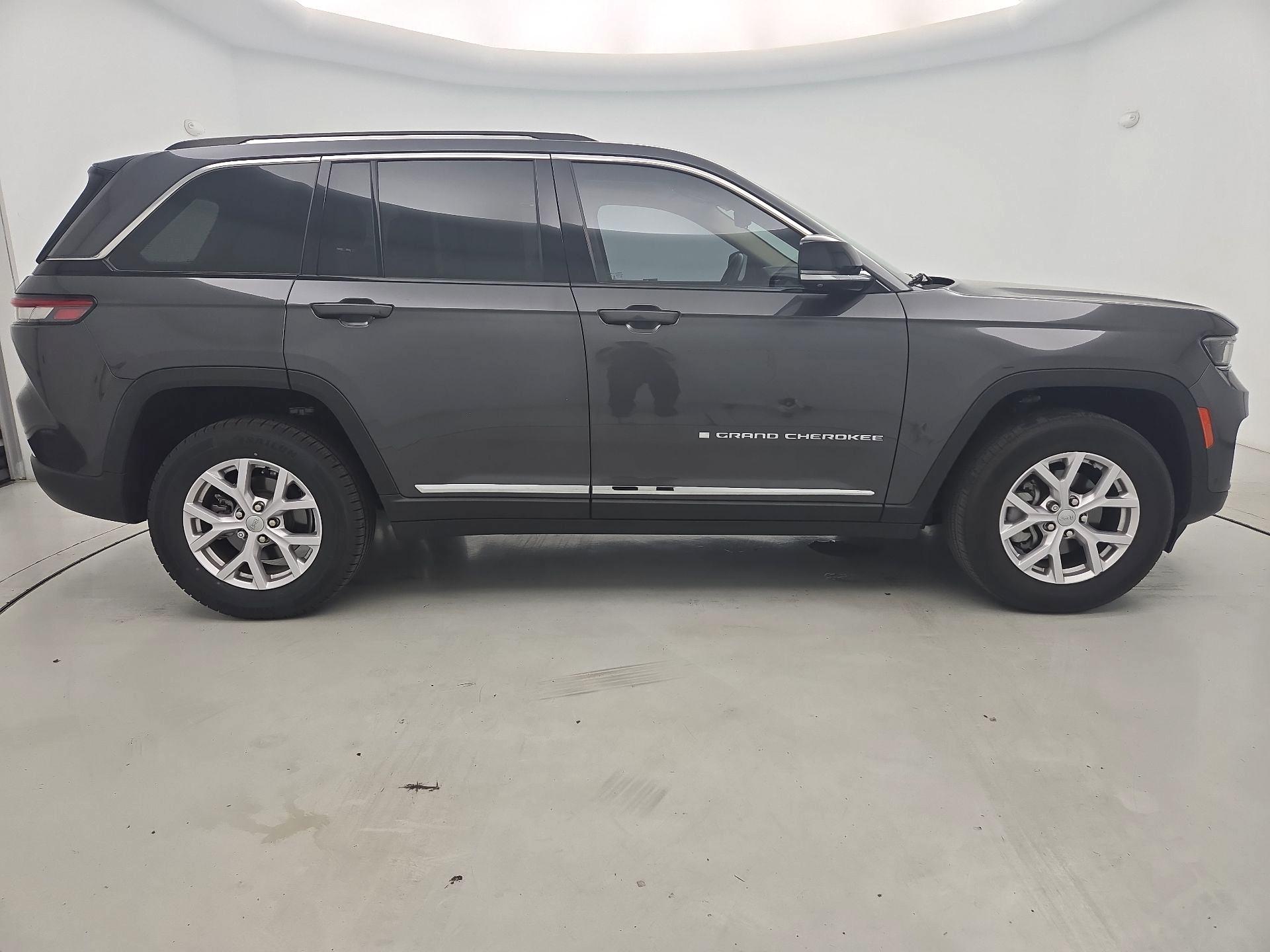 Thumbnail: 2022 Jeep Grand Cherokee - 4