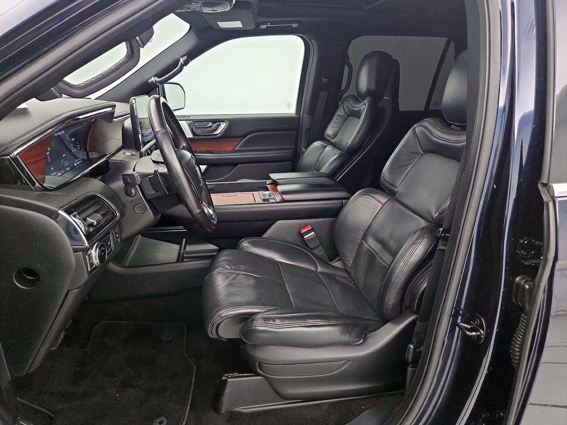 Thumbnail: 2021 Lincoln Navigator L - 11