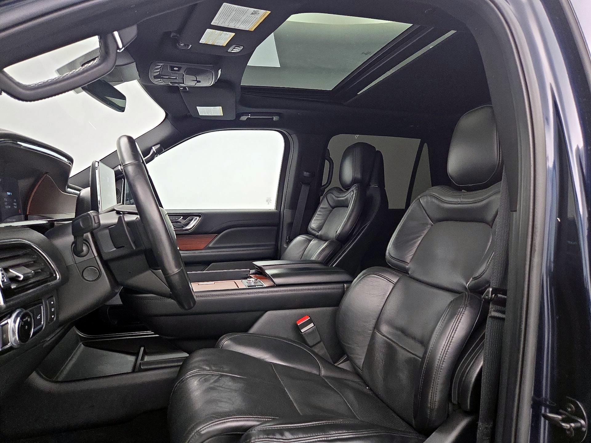 Thumbnail: 2021 Lincoln Navigator L - 20