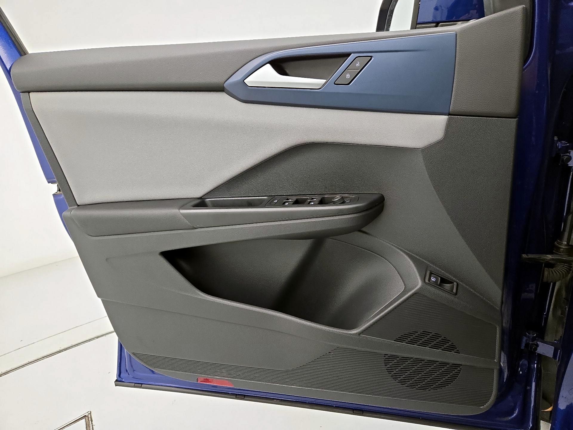 Thumbnail: 2023 Volkswagen Taos - 12