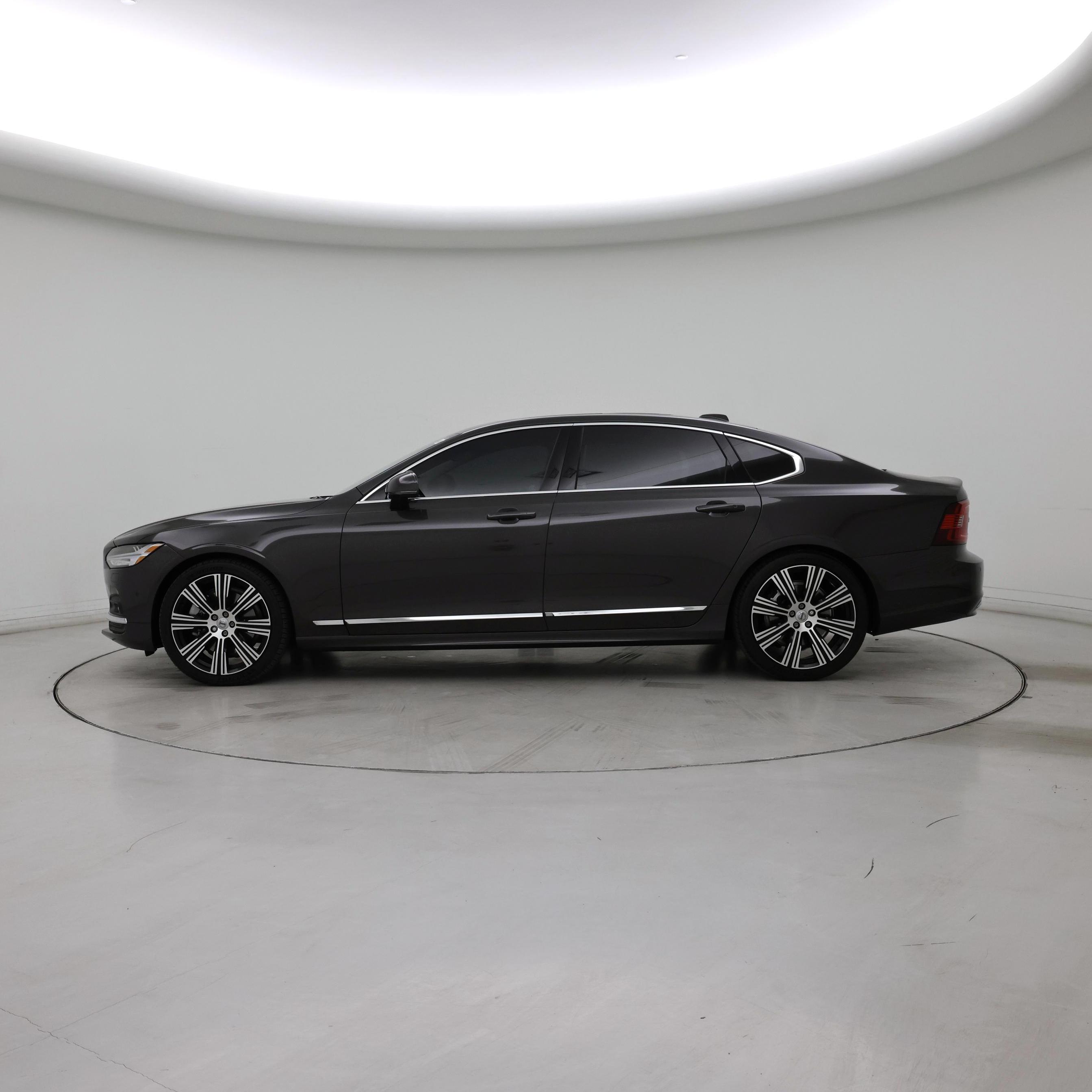 Thumbnail: 2023 Volvo S90 - 3