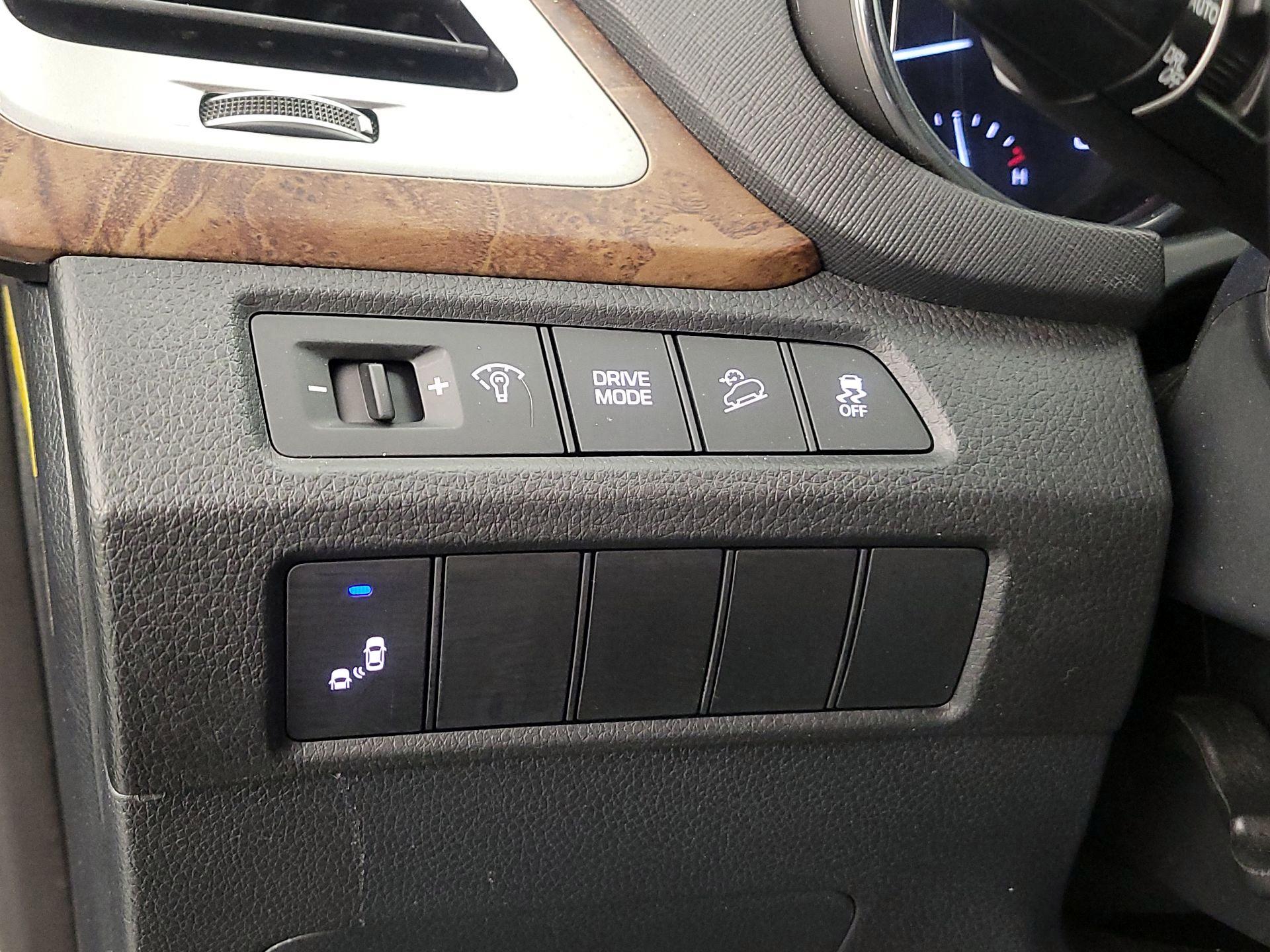 Thumbnail: 2017 Hyundai Santa Fe - 13