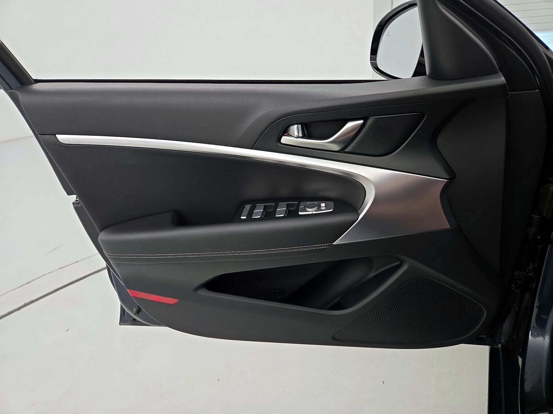 Thumbnail: 2025 Genesis G70 - 12