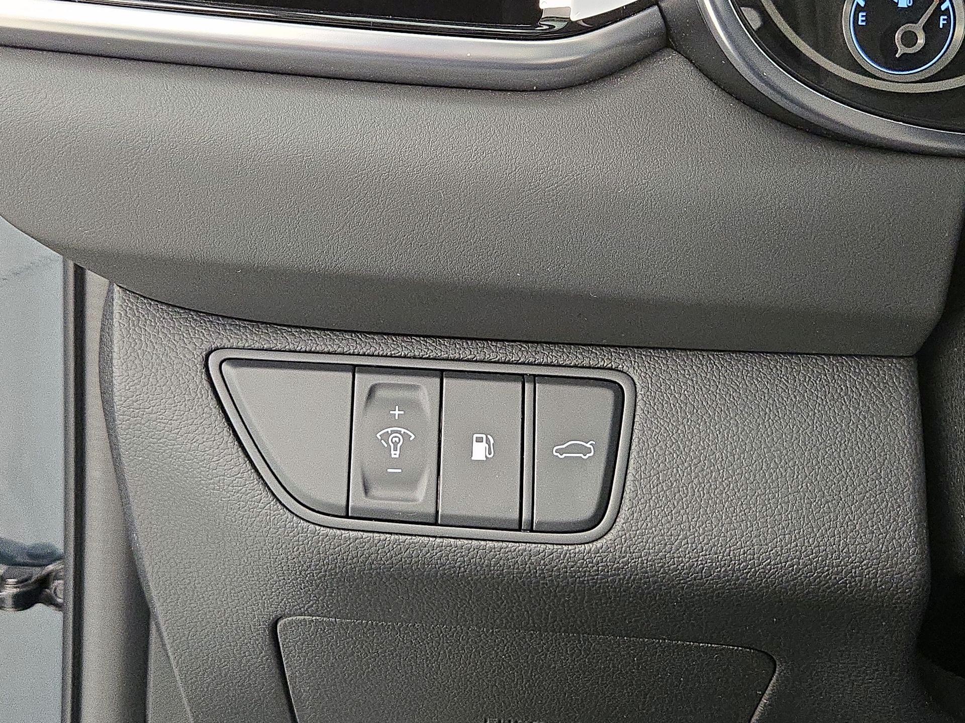 Thumbnail: 2025 Genesis G70 - 13