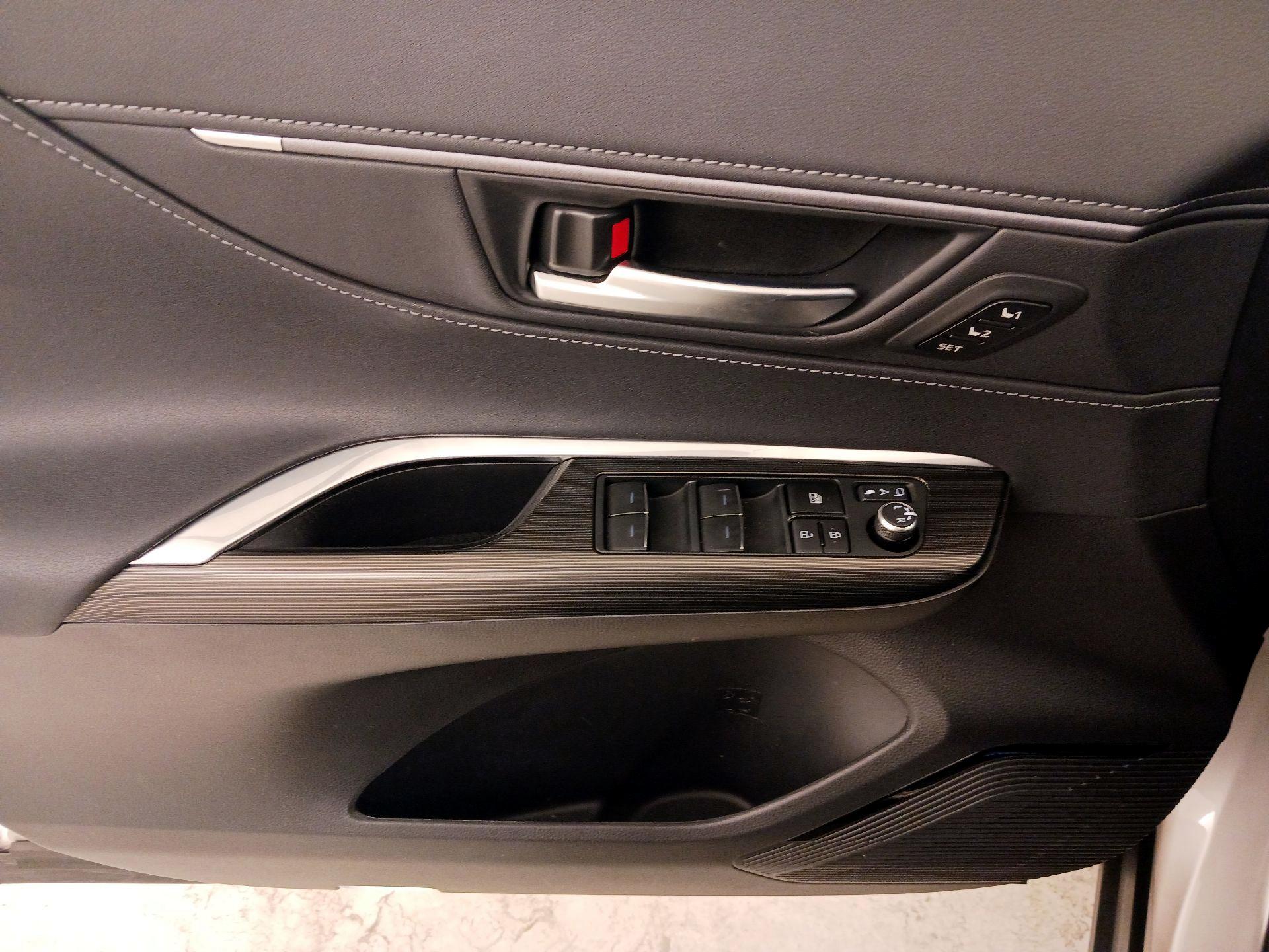 Thumbnail: 2024 Toyota Venza - 12