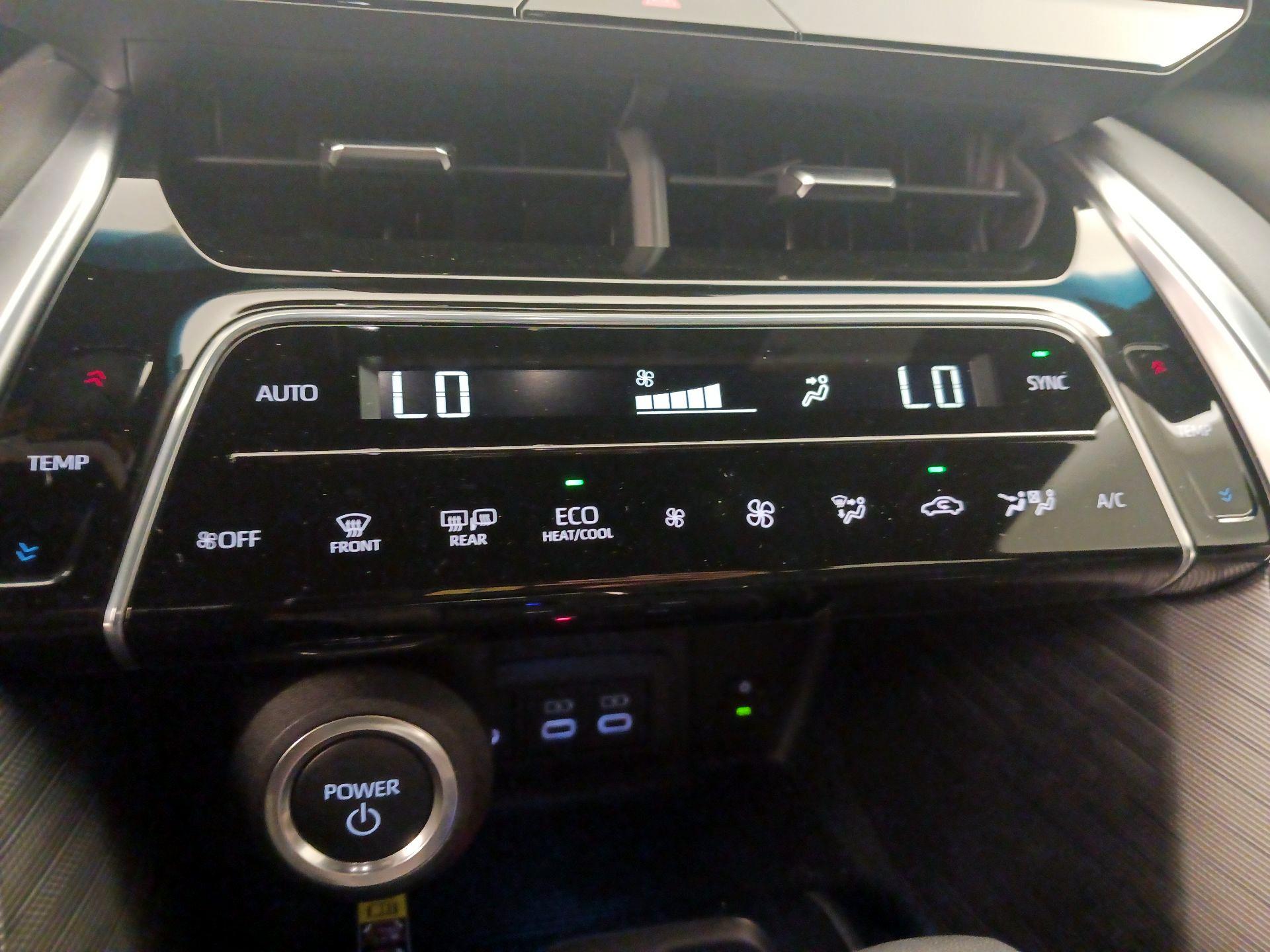 Thumbnail: 2024 Toyota Venza - 16