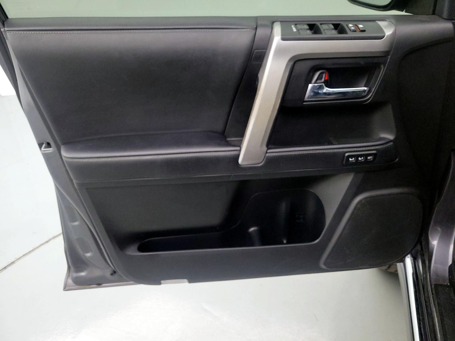 Thumbnail: 2020 Toyota 4Runner - 12