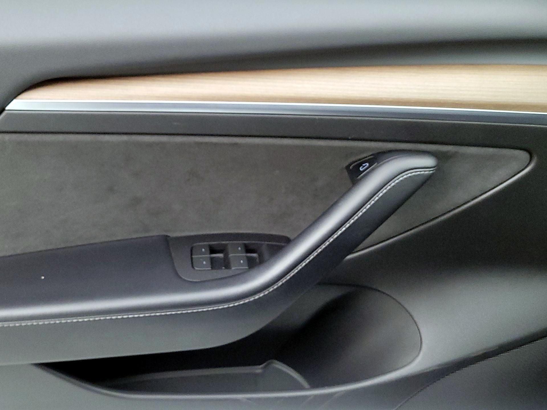 Thumbnail: 2022 Tesla Model 3 - 12