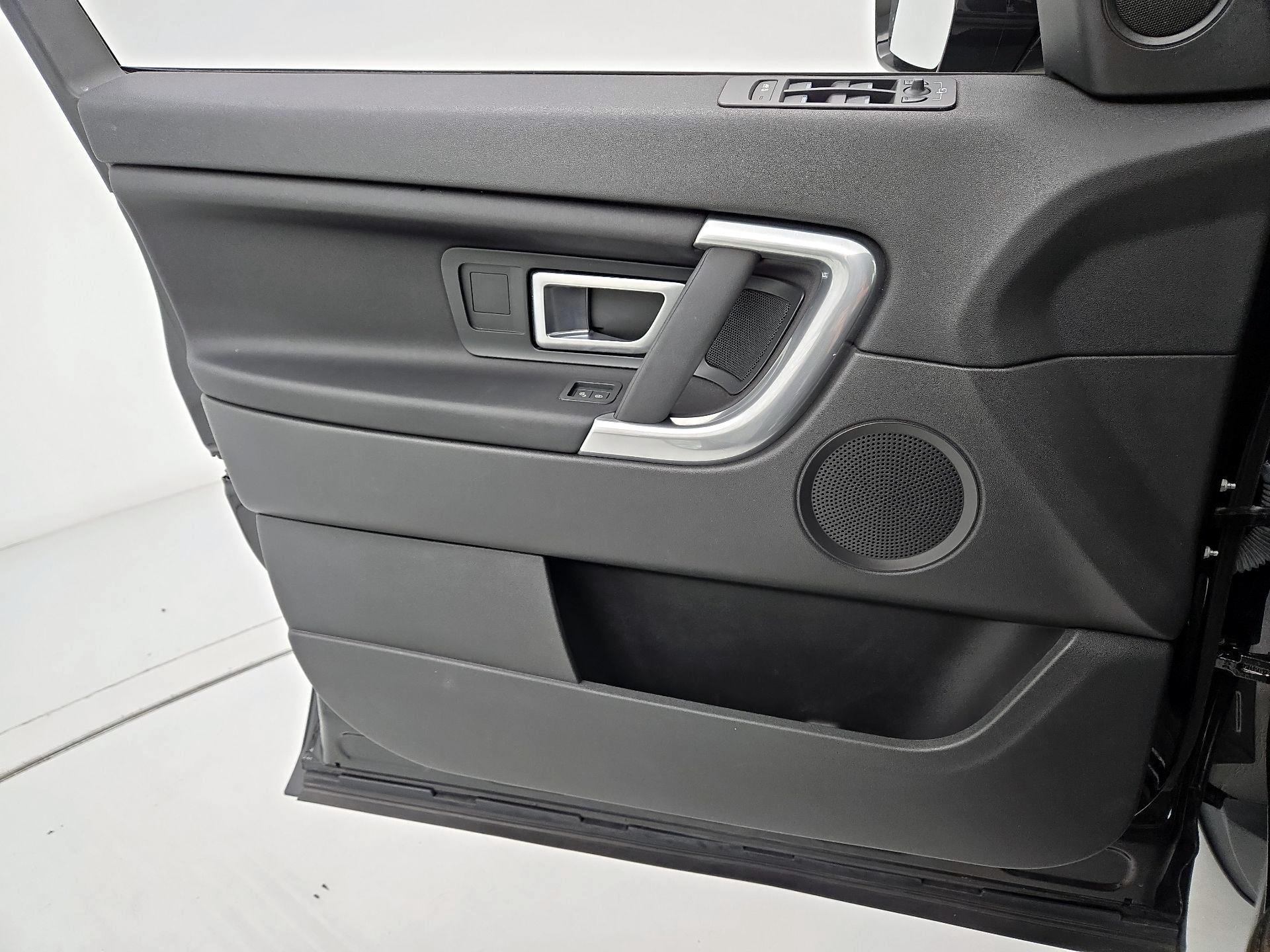 Thumbnail: 2019 Land Rover Discovery Sport - 12