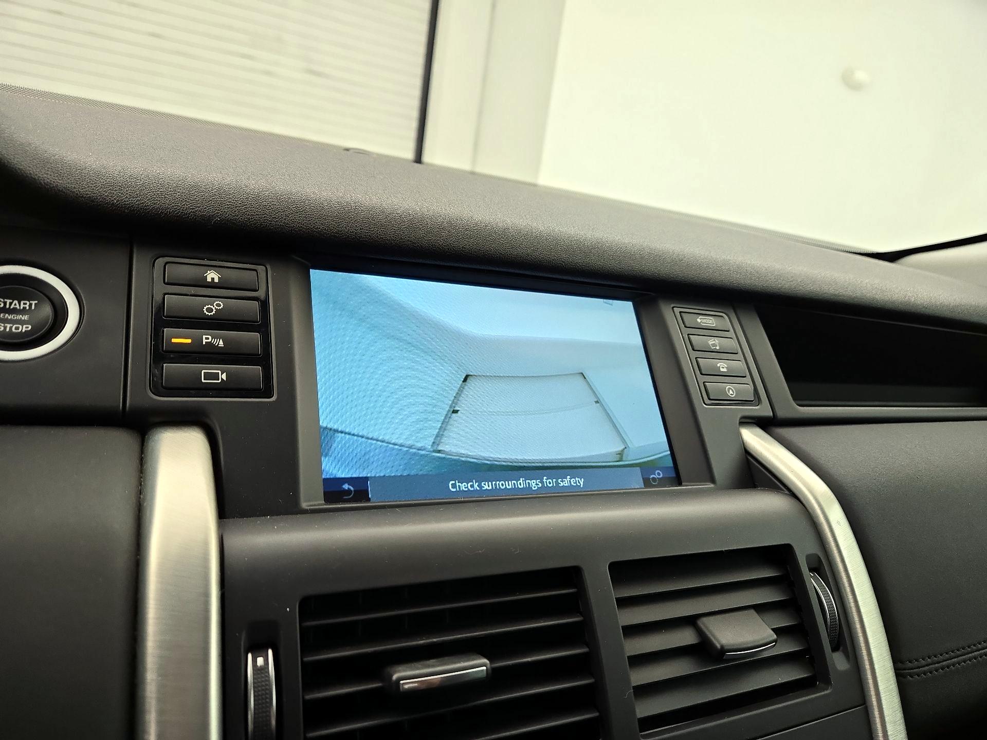 Thumbnail: 2019 Land Rover Discovery Sport - 15