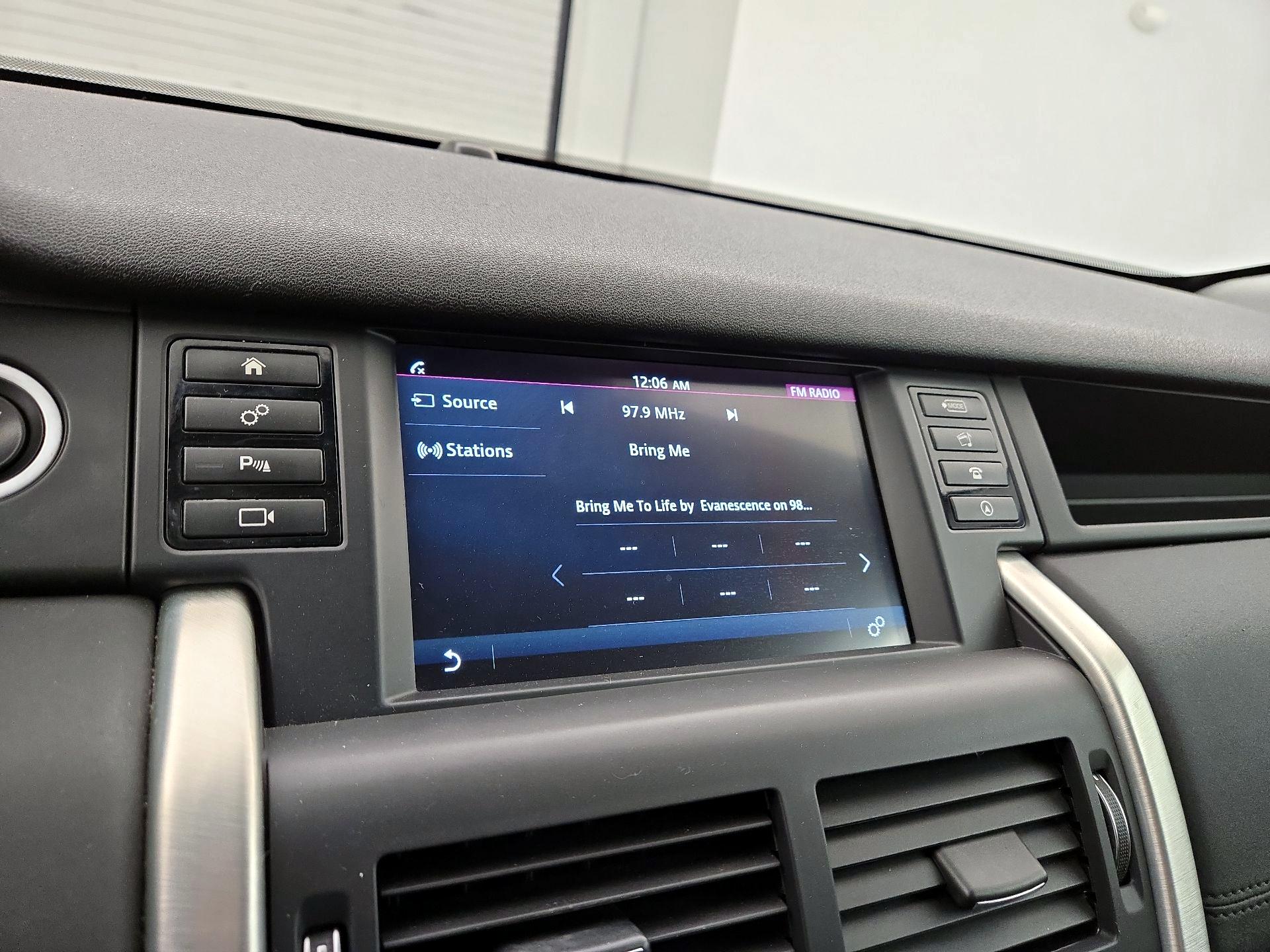 Thumbnail: 2019 Land Rover Discovery Sport - 16