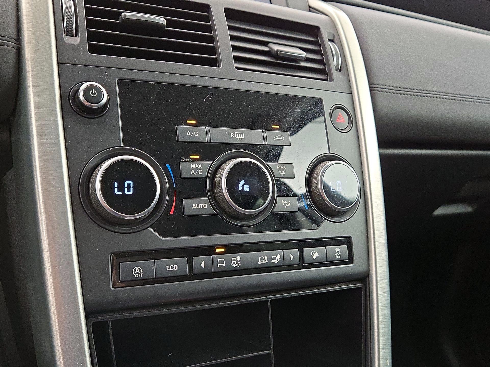 Thumbnail: 2019 Land Rover Discovery Sport - 17