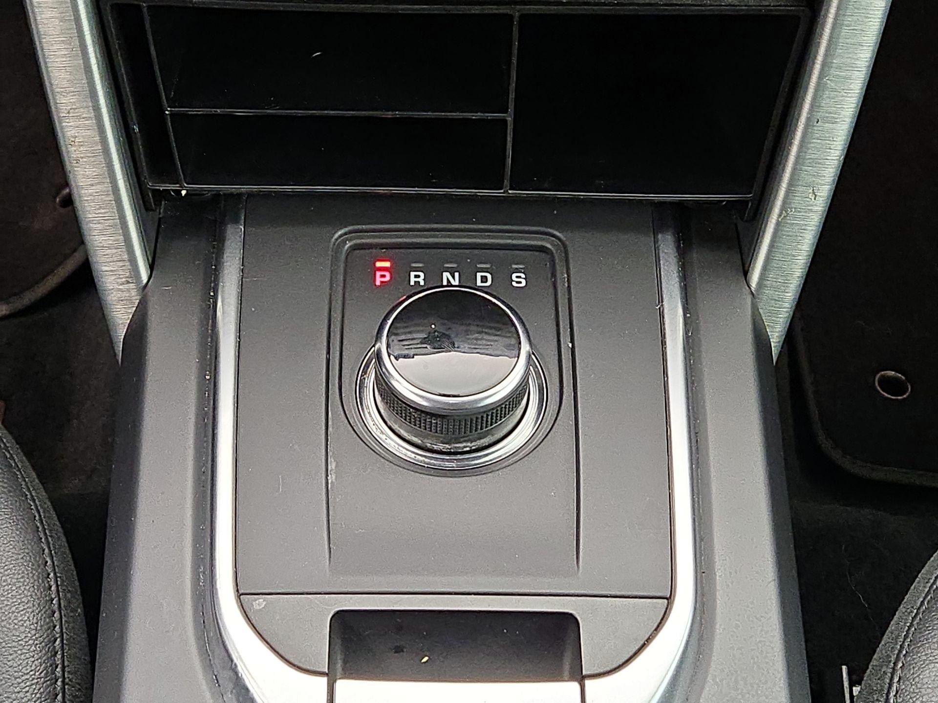 Thumbnail: 2019 Land Rover Discovery Sport - 18