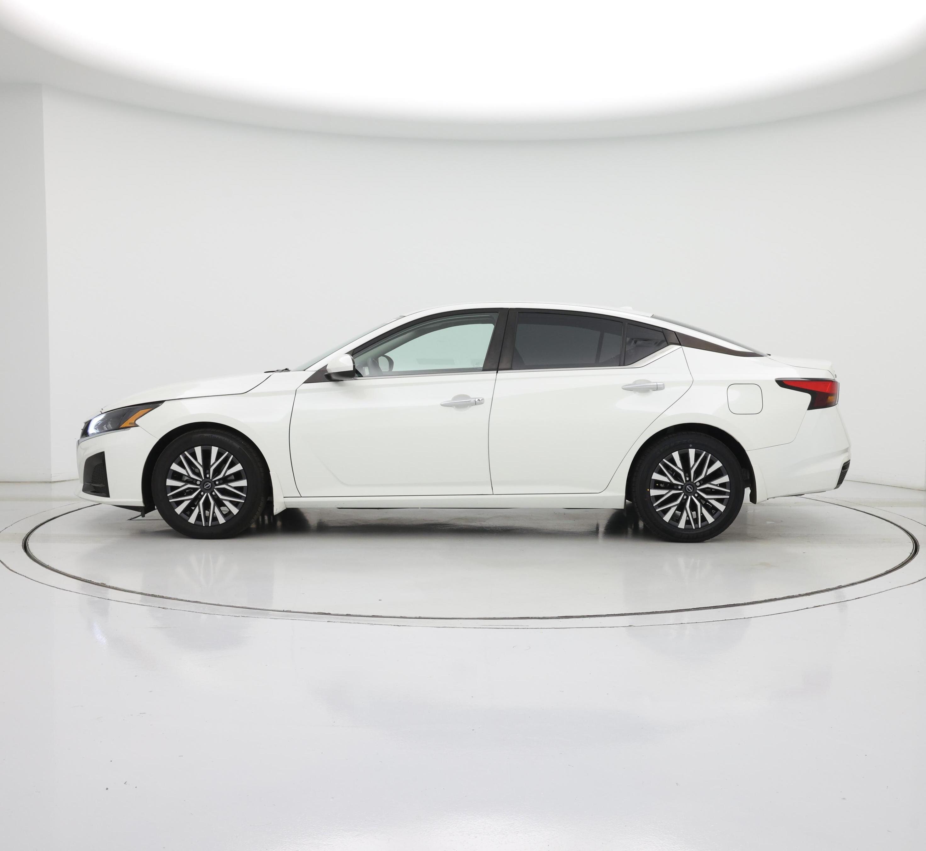 Thumbnail: 2023 Nissan Altima - 3