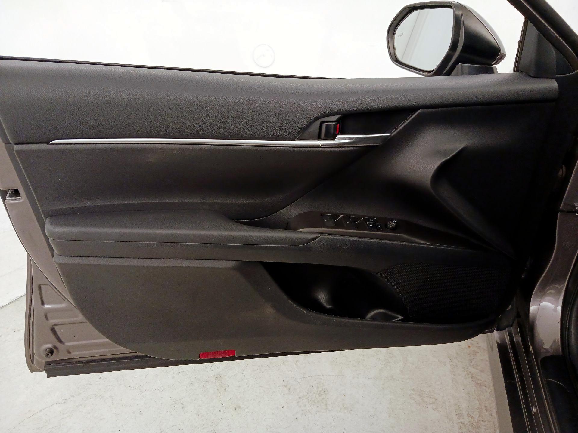 Thumbnail: 2022 Toyota Camry - 12