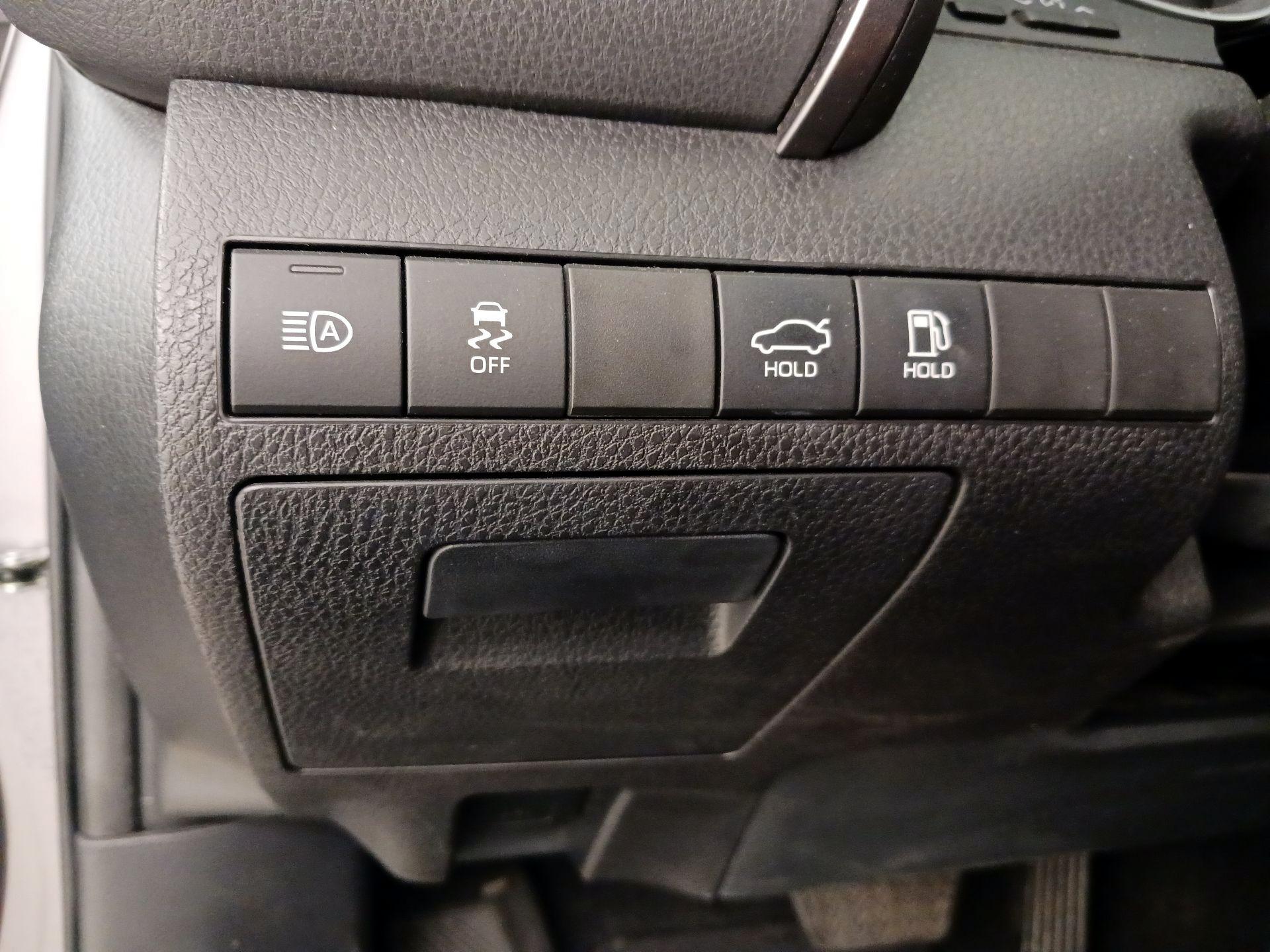 Thumbnail: 2022 Toyota Camry - 13