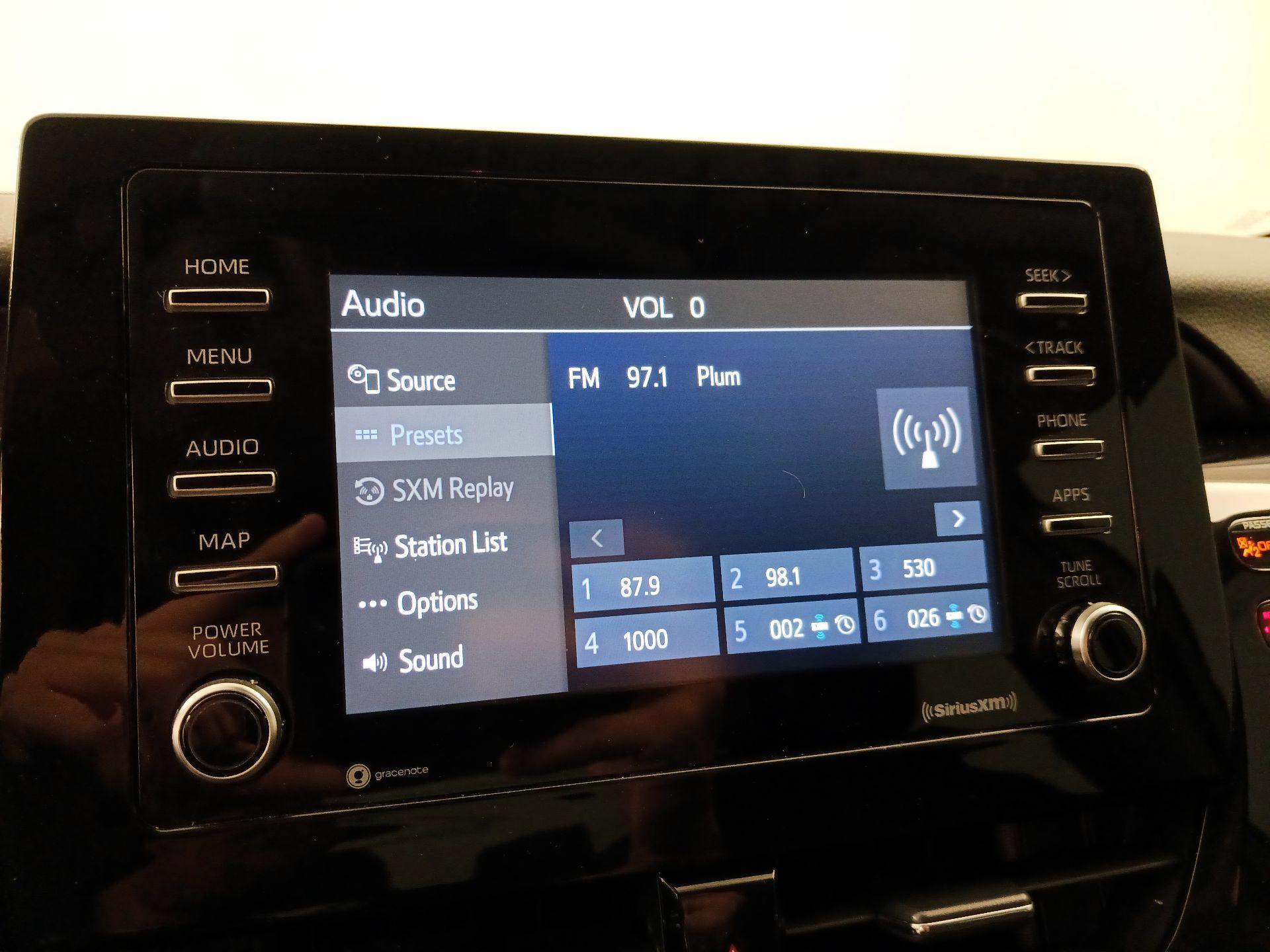 Thumbnail: 2022 Toyota Camry - 16