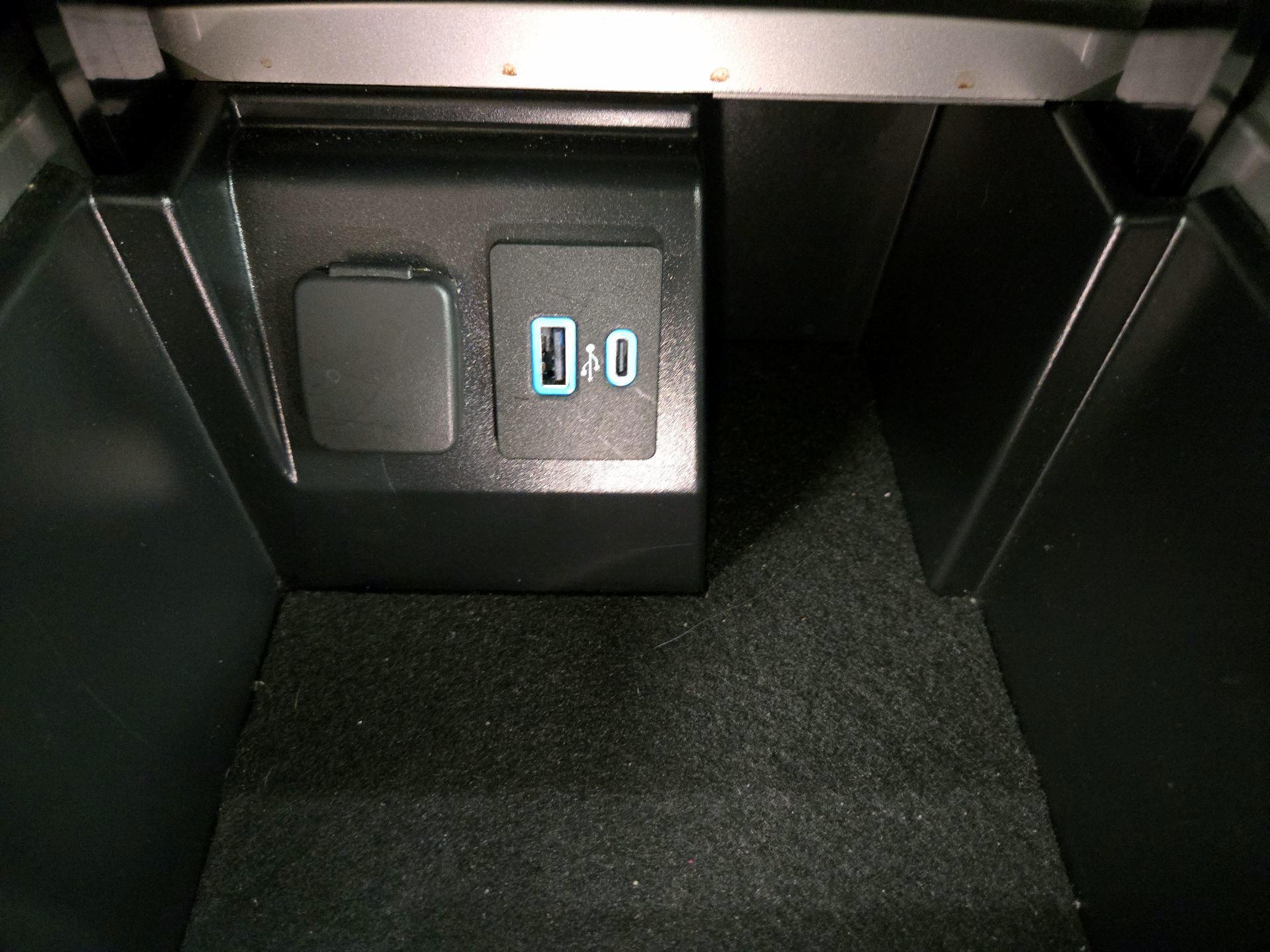 Thumbnail: 2022 Ford Explorer - 19