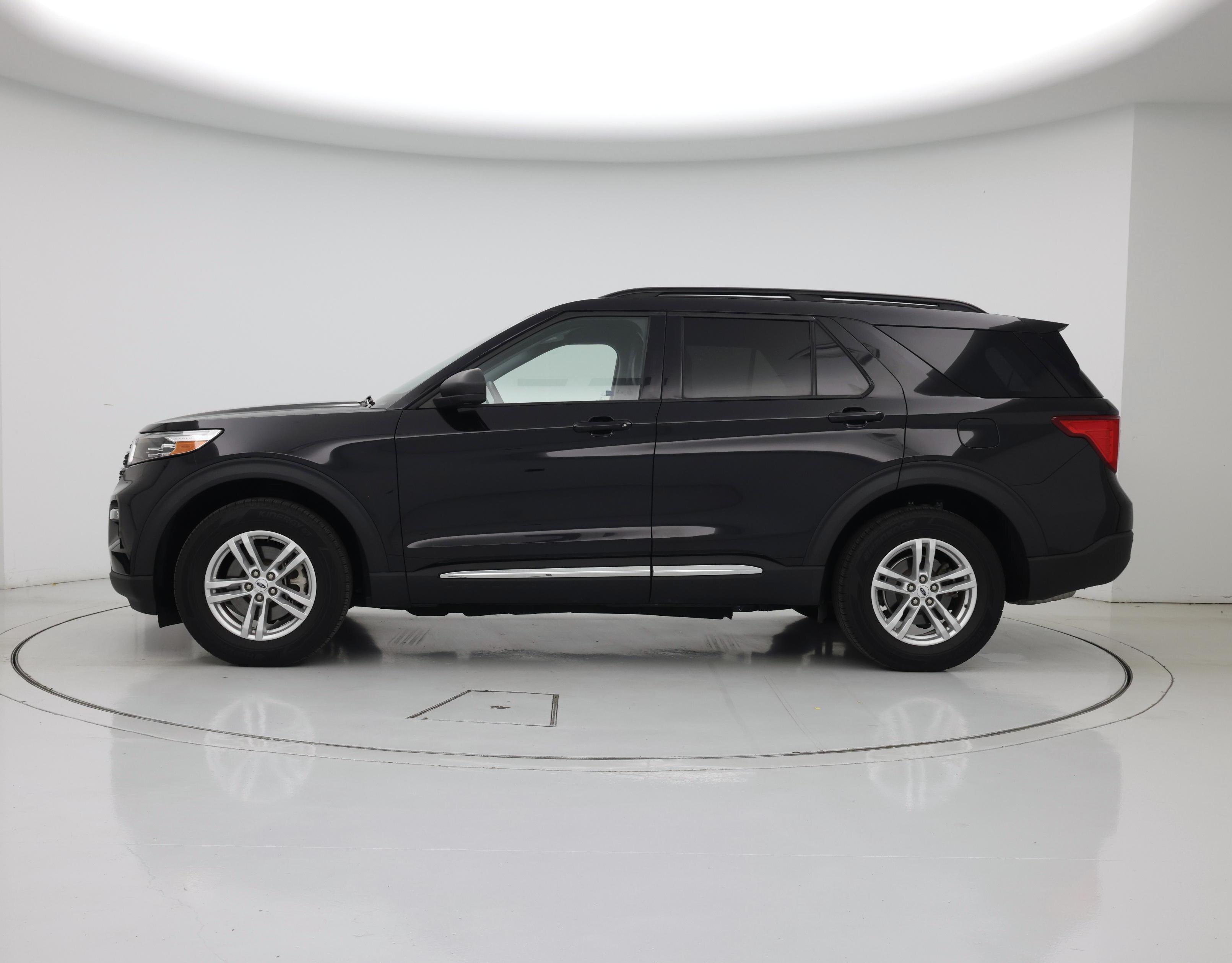 Thumbnail: 2022 Ford Explorer - 3