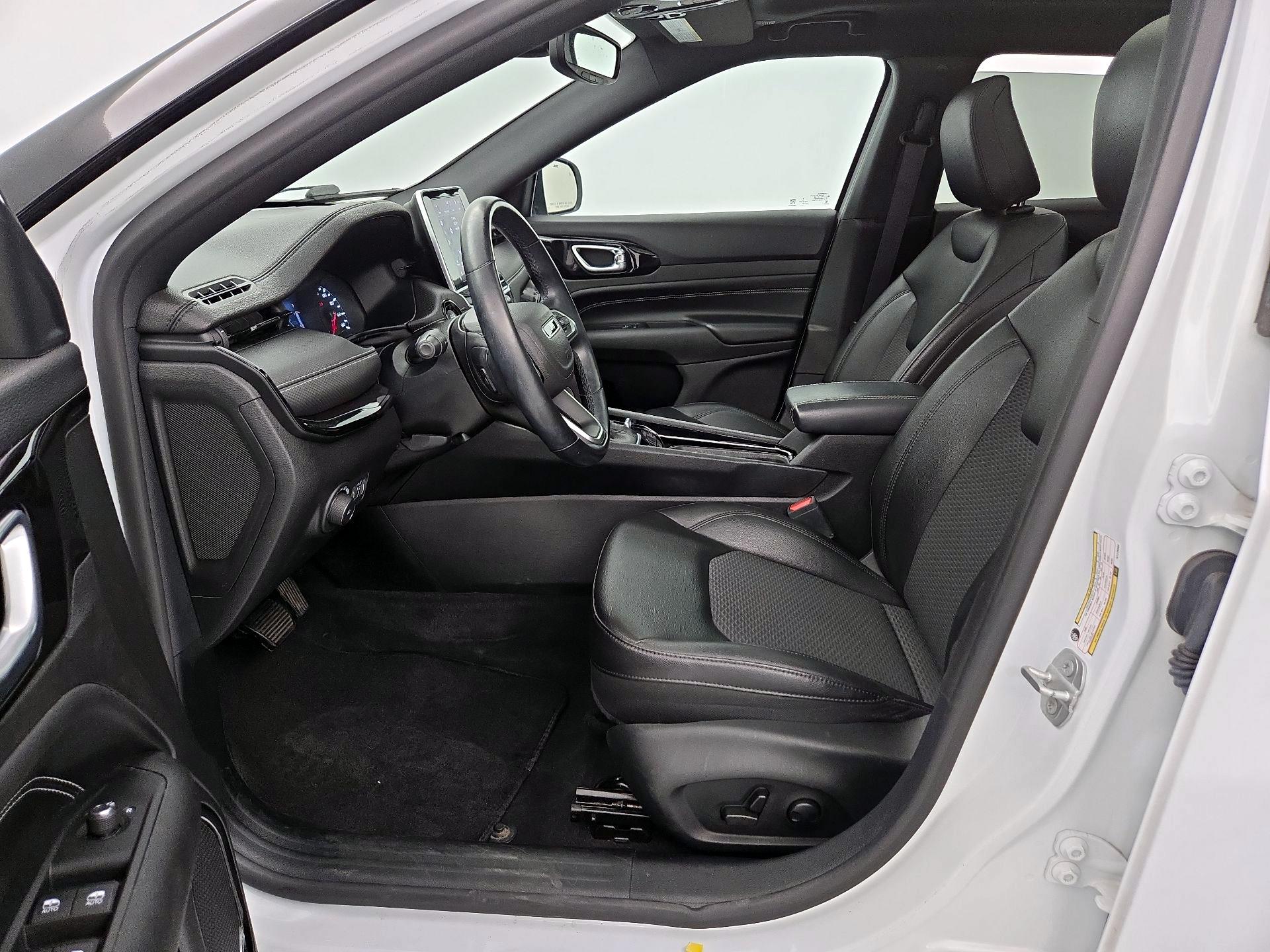 Thumbnail: 2022 Jeep Compass - 11